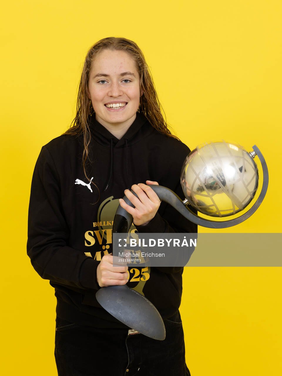 Häckens målvakt Fanney Birkisdottir jublar med