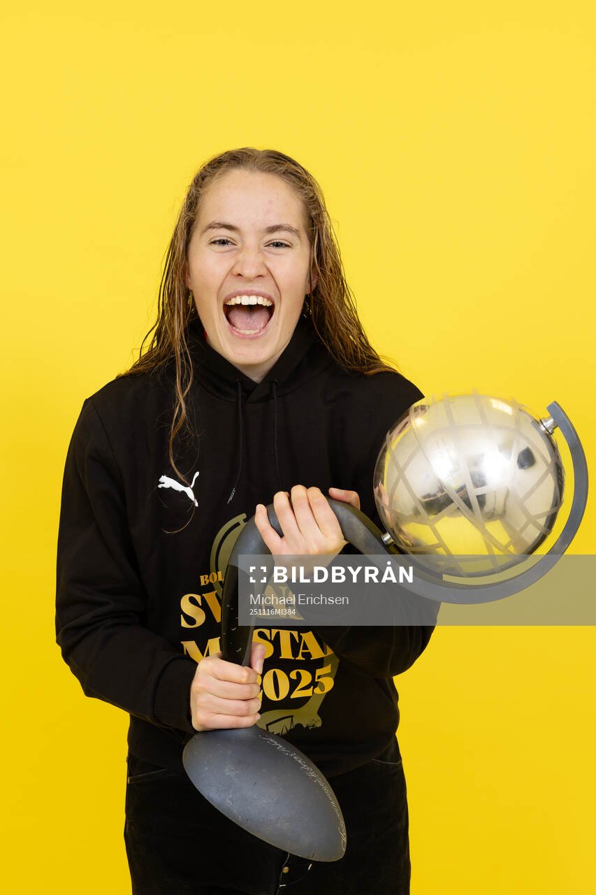 Häckens målvakt Fanney Birkisdottir jublar med
