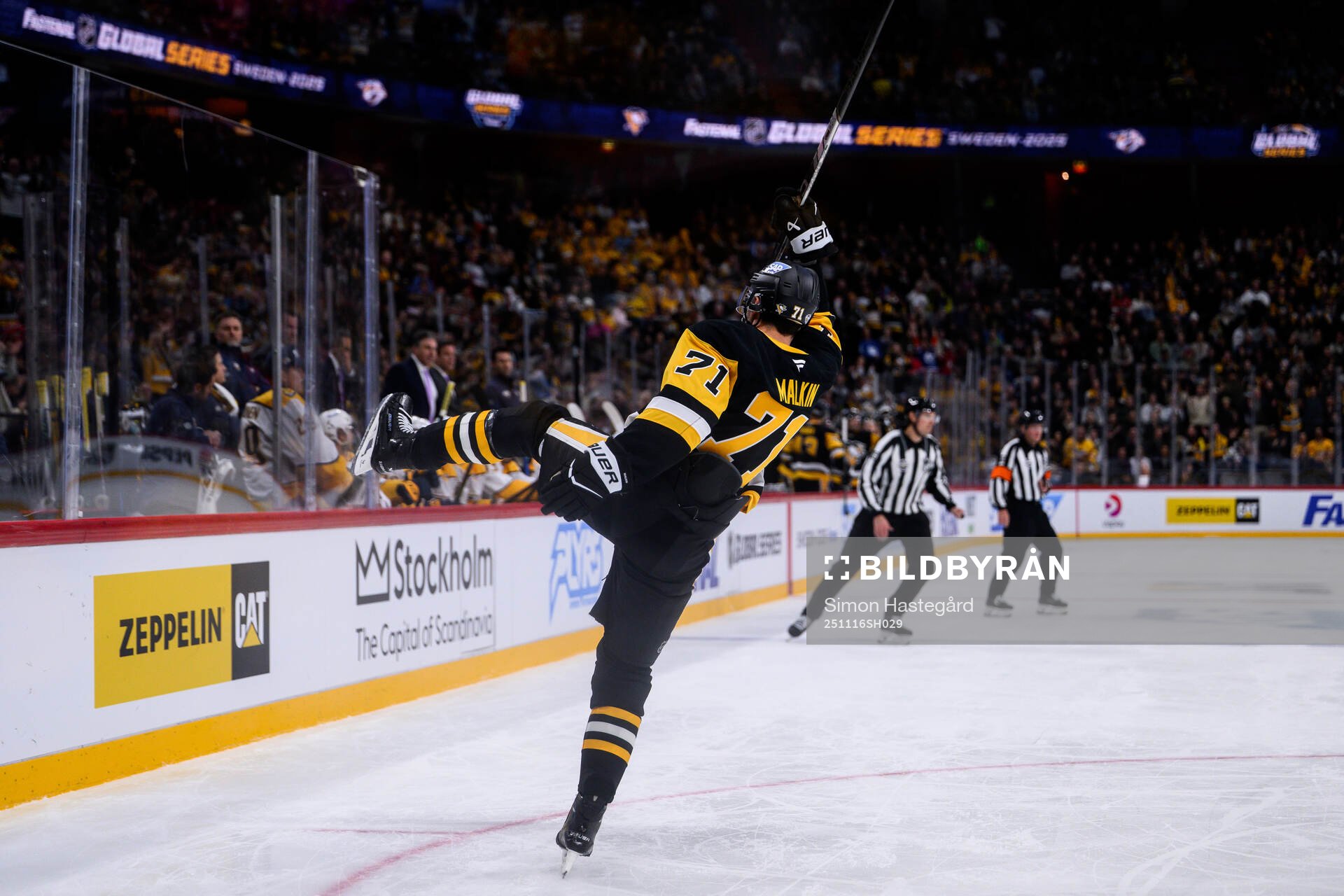 Evgeni Malkin of Pittsburgh Penguins celebrates the 0-2 goal