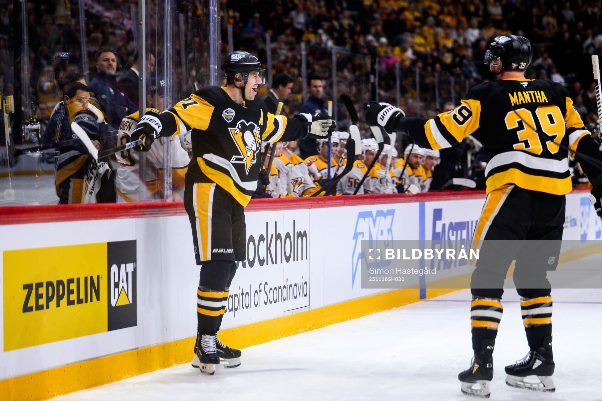 Evgeni Malkin of Pittsburgh Penguins celebrates the 0-2 goal