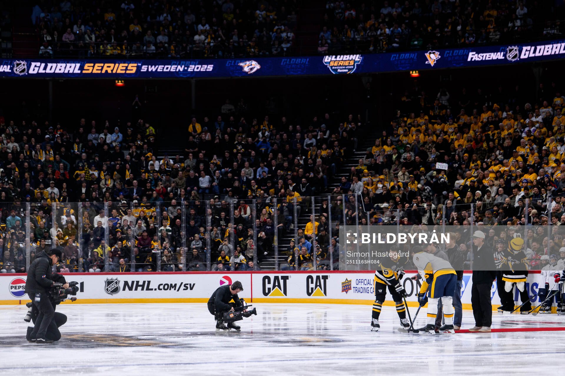 Erik Karlsson of Pittsburgh Penguins and Filip Forsberg of