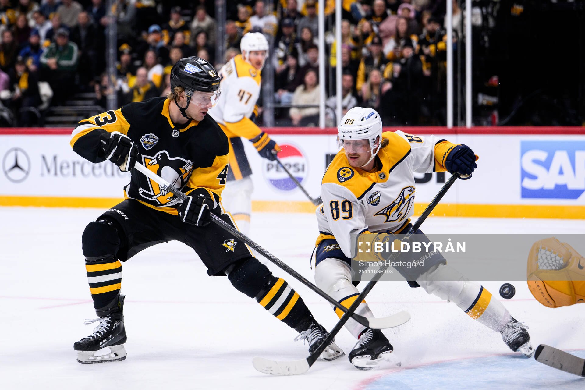 Danton Heinen of Pittsburgh Penguins and Ozzy Wiesblatt of