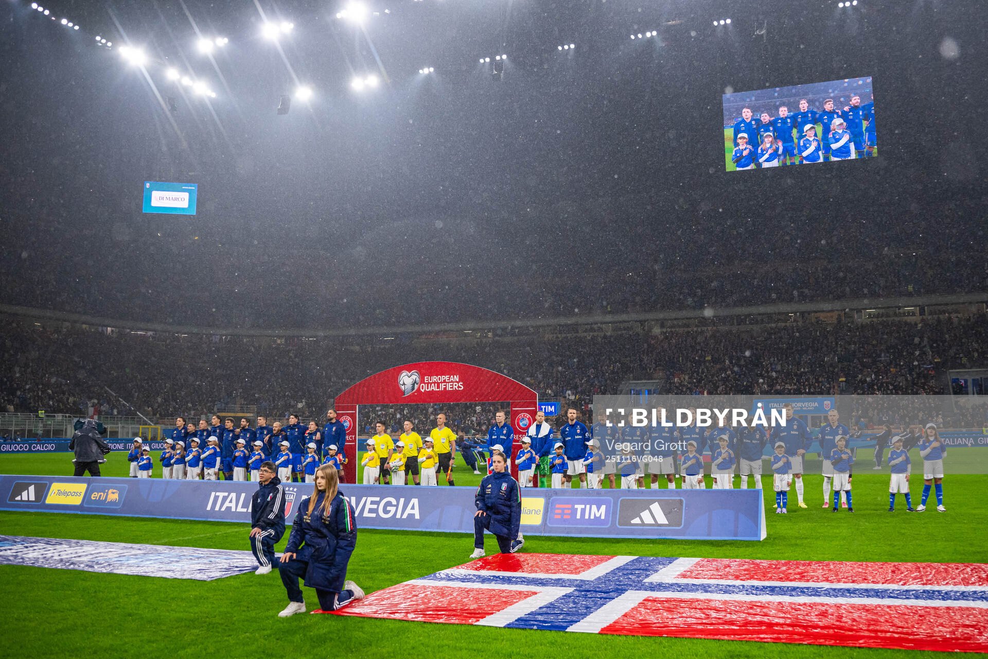 Players of Italy and of Norway