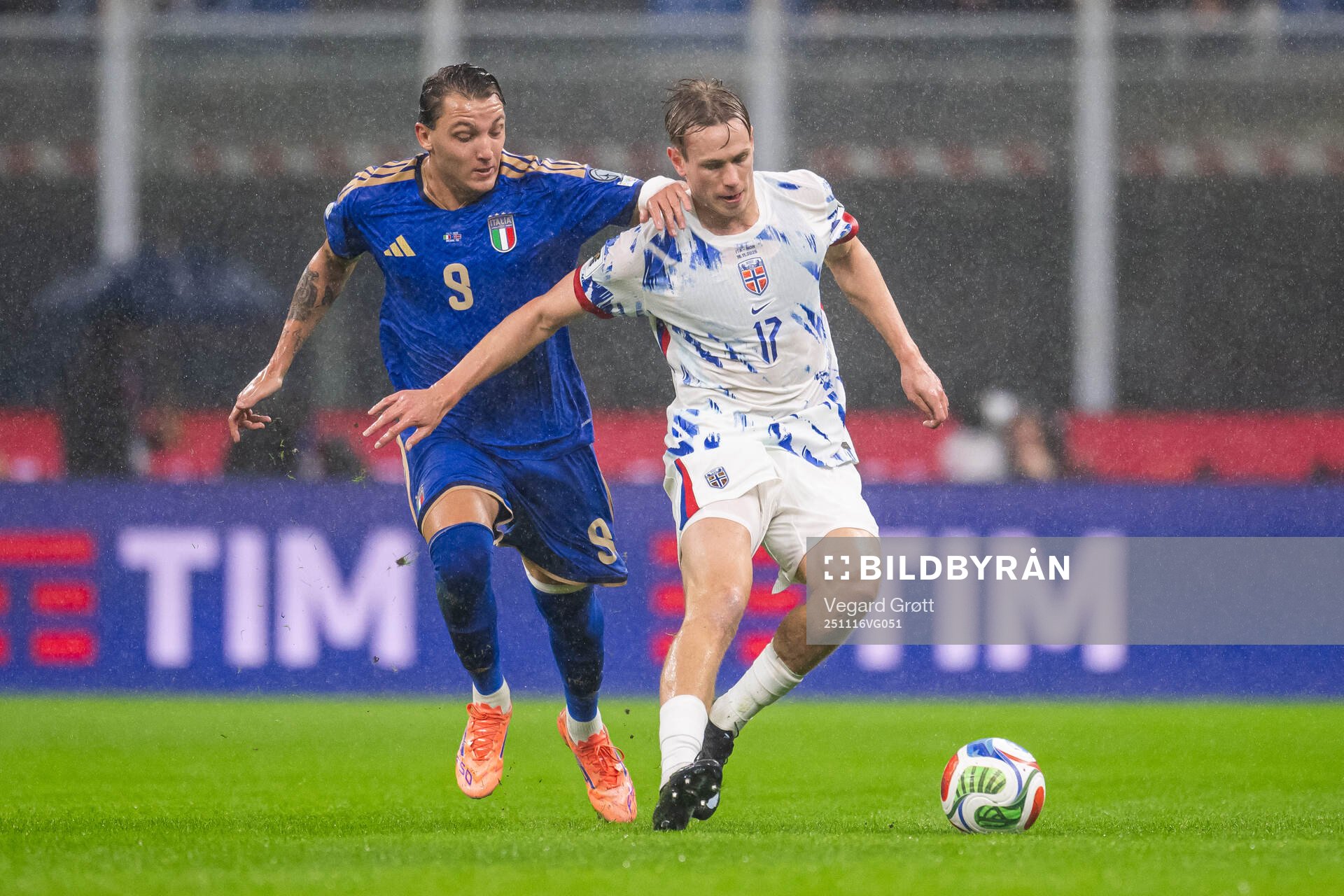 Mateo Retegui of Italy and Torbjørn Heggem of Norway