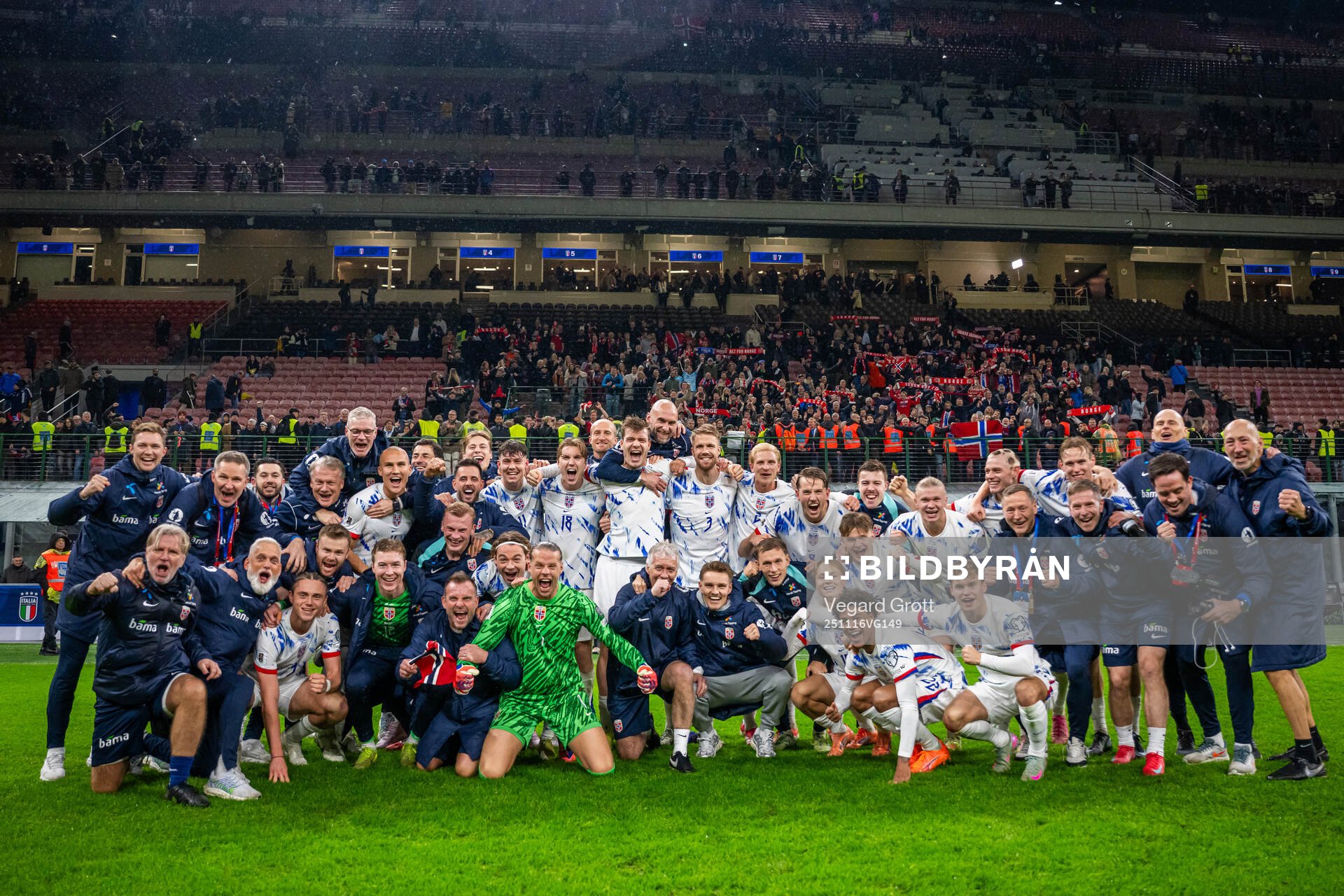 Players and staff of Norway celebrate