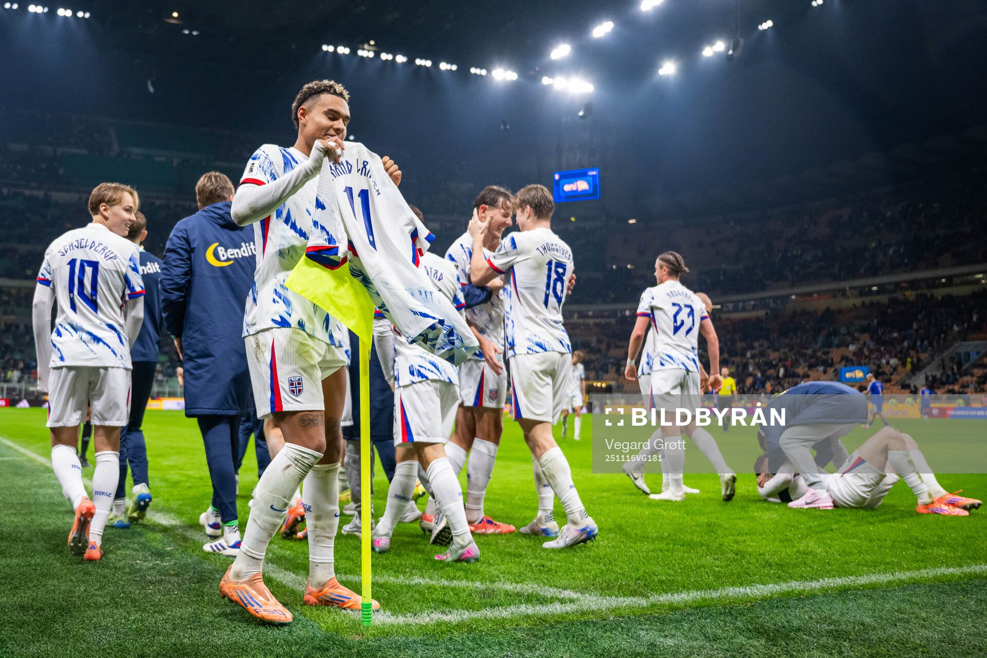 Antonio Nusa and players of Norway celebrate