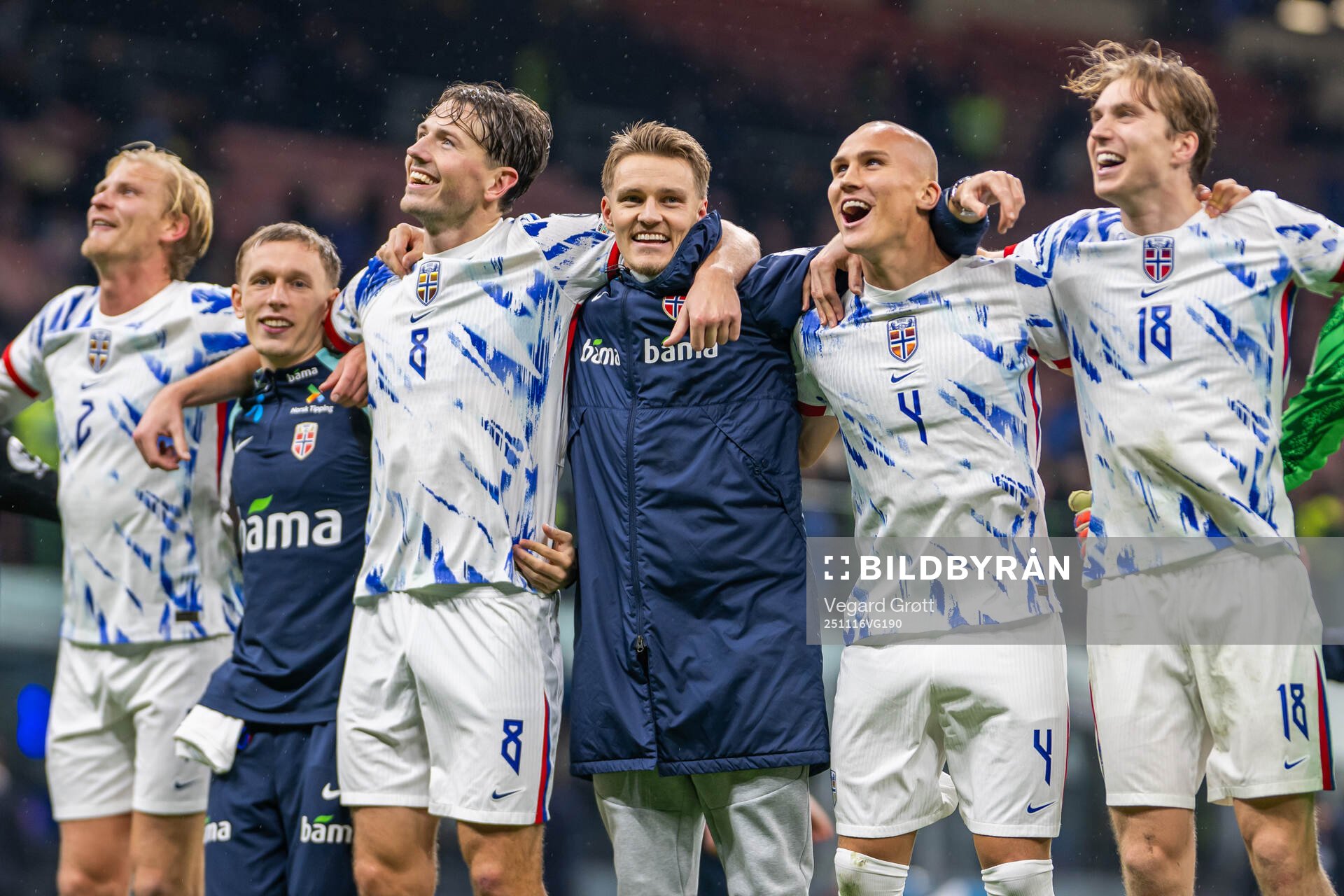 Sander Berge, Martin Ødegaard, Leo Østigård and players