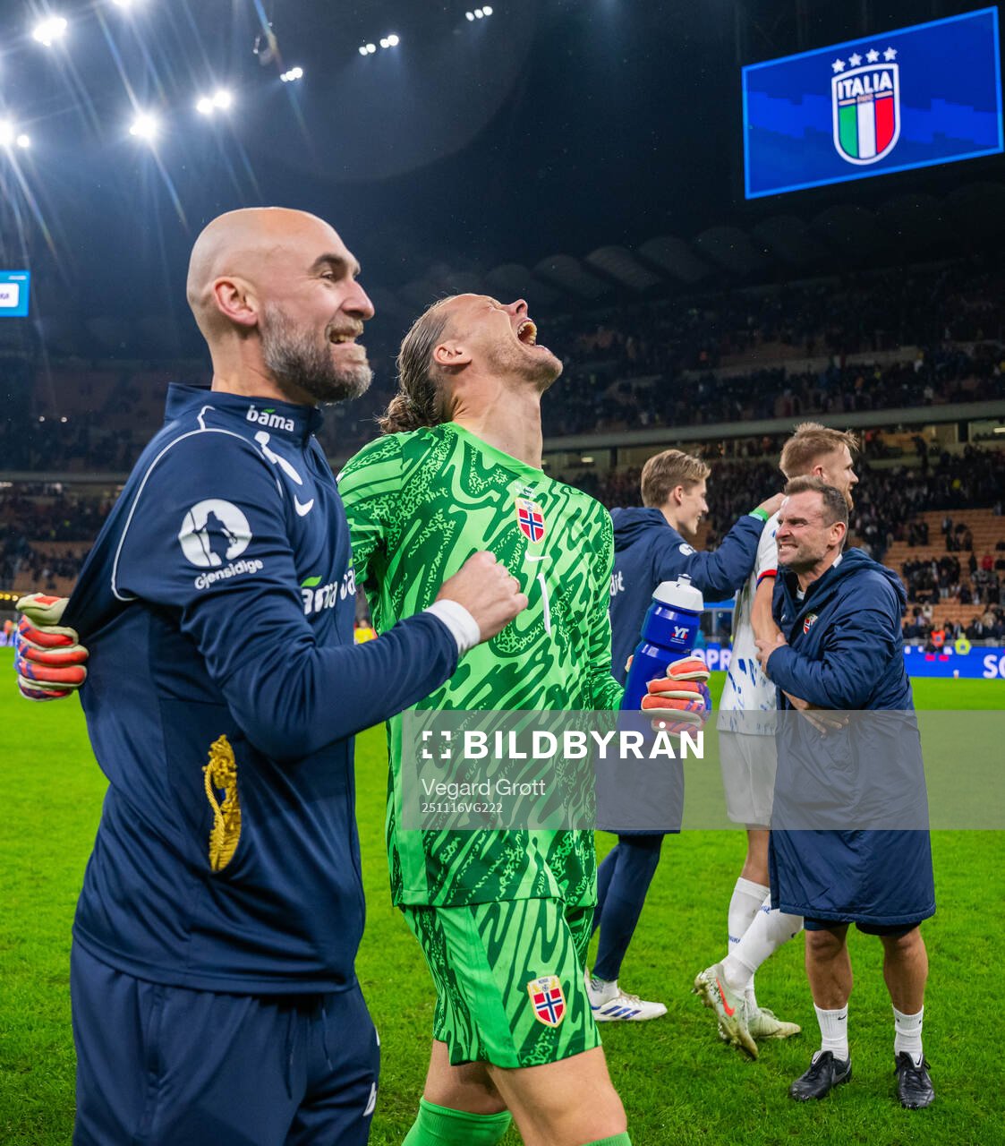 Kit manager Sigurd Ertsås and goalkeeper Ørjan Nyland of