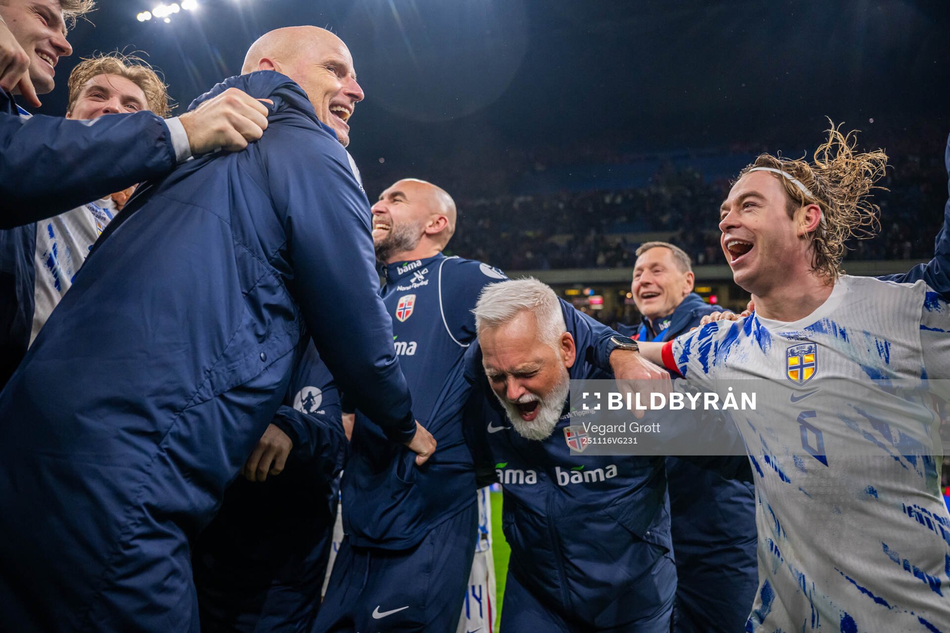 Ståle Solbakken, head coach of Norway, Sigurd Ertsås, kit