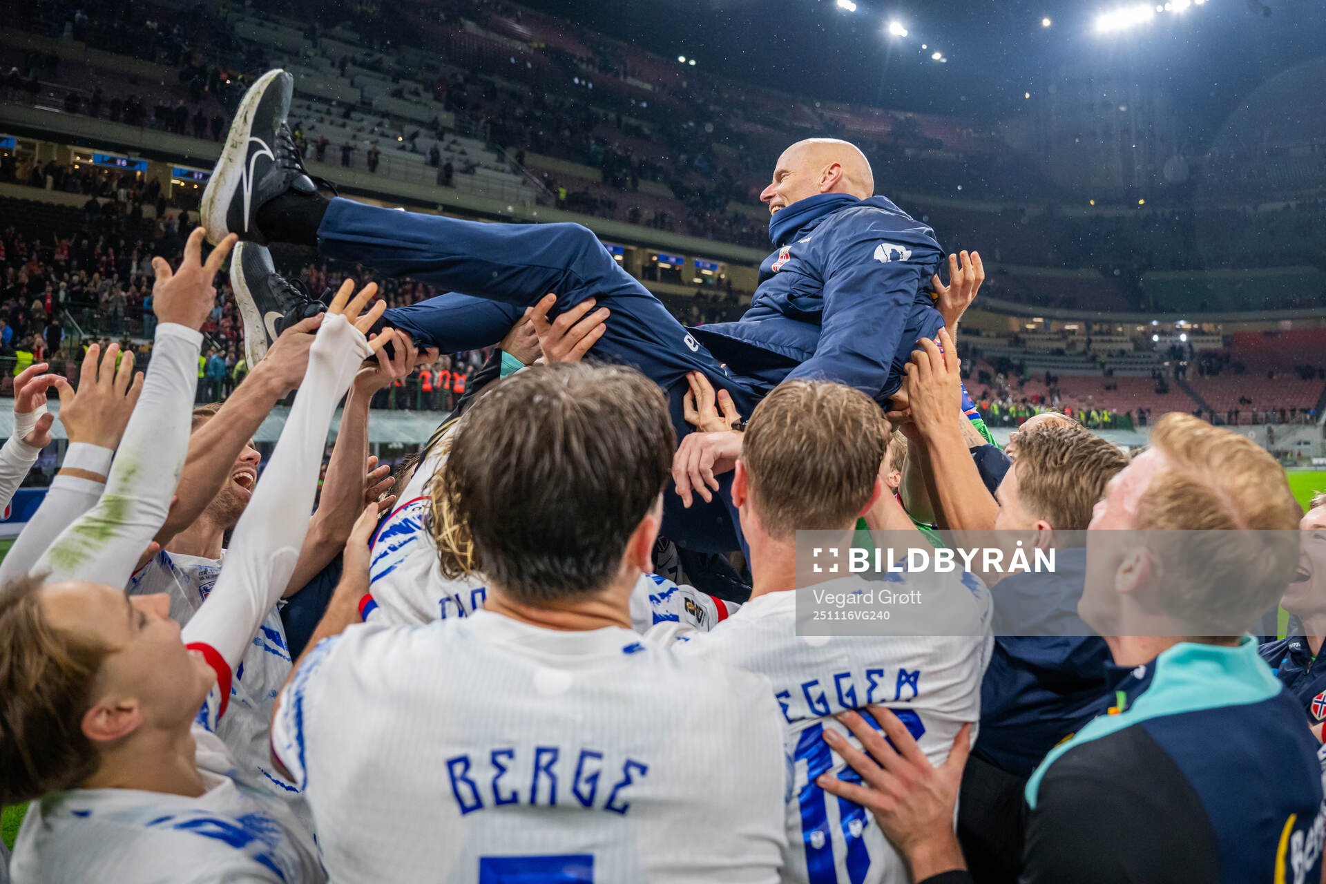 Head coach Ståle Solbakken and players of Norway celebrate