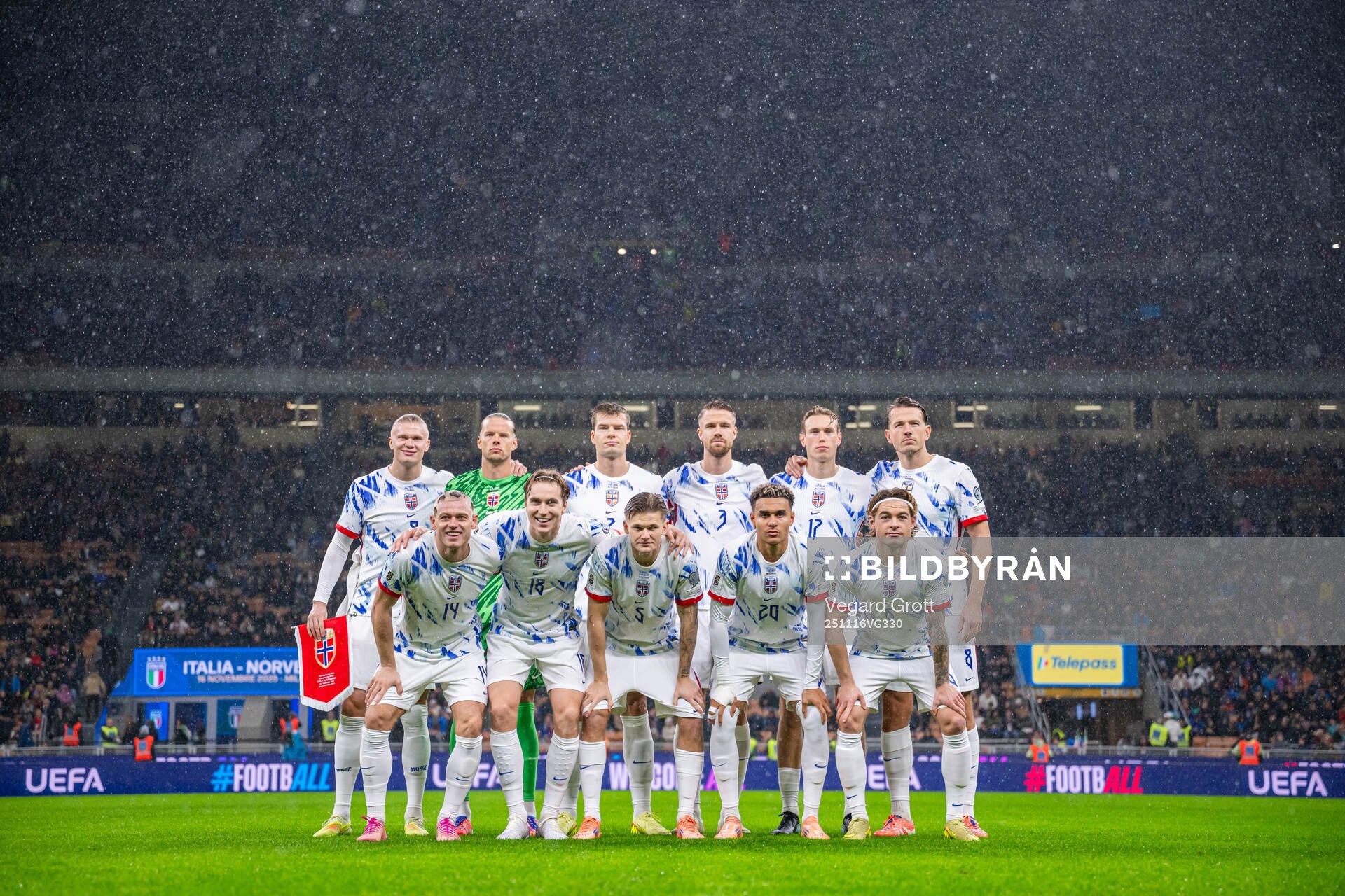 The starting eleven of Norway pose for a team photo