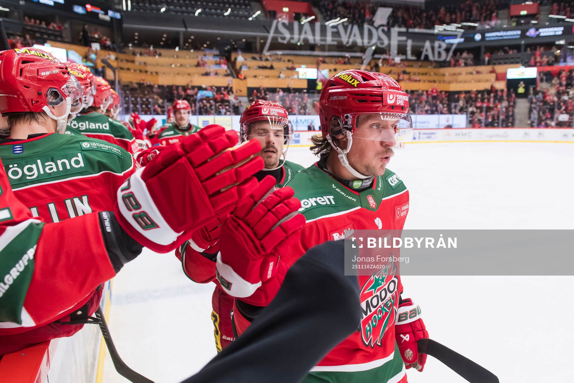Modos Jesper Olofsson jublar