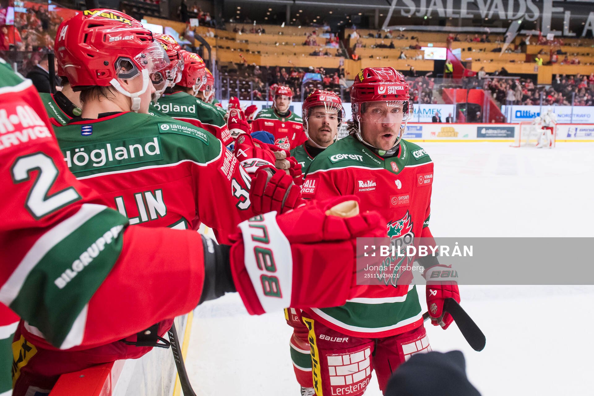 Modos Jesper Olofsson jublar