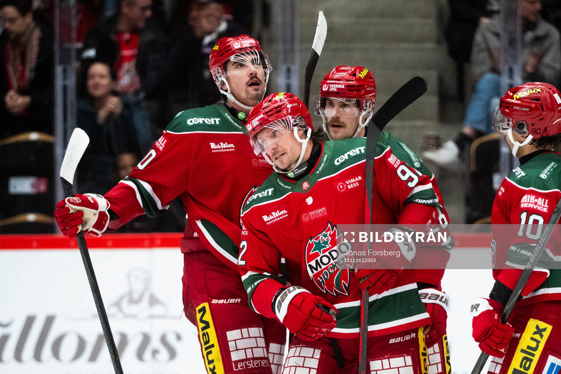 Modos Jesper Olofsson jublar