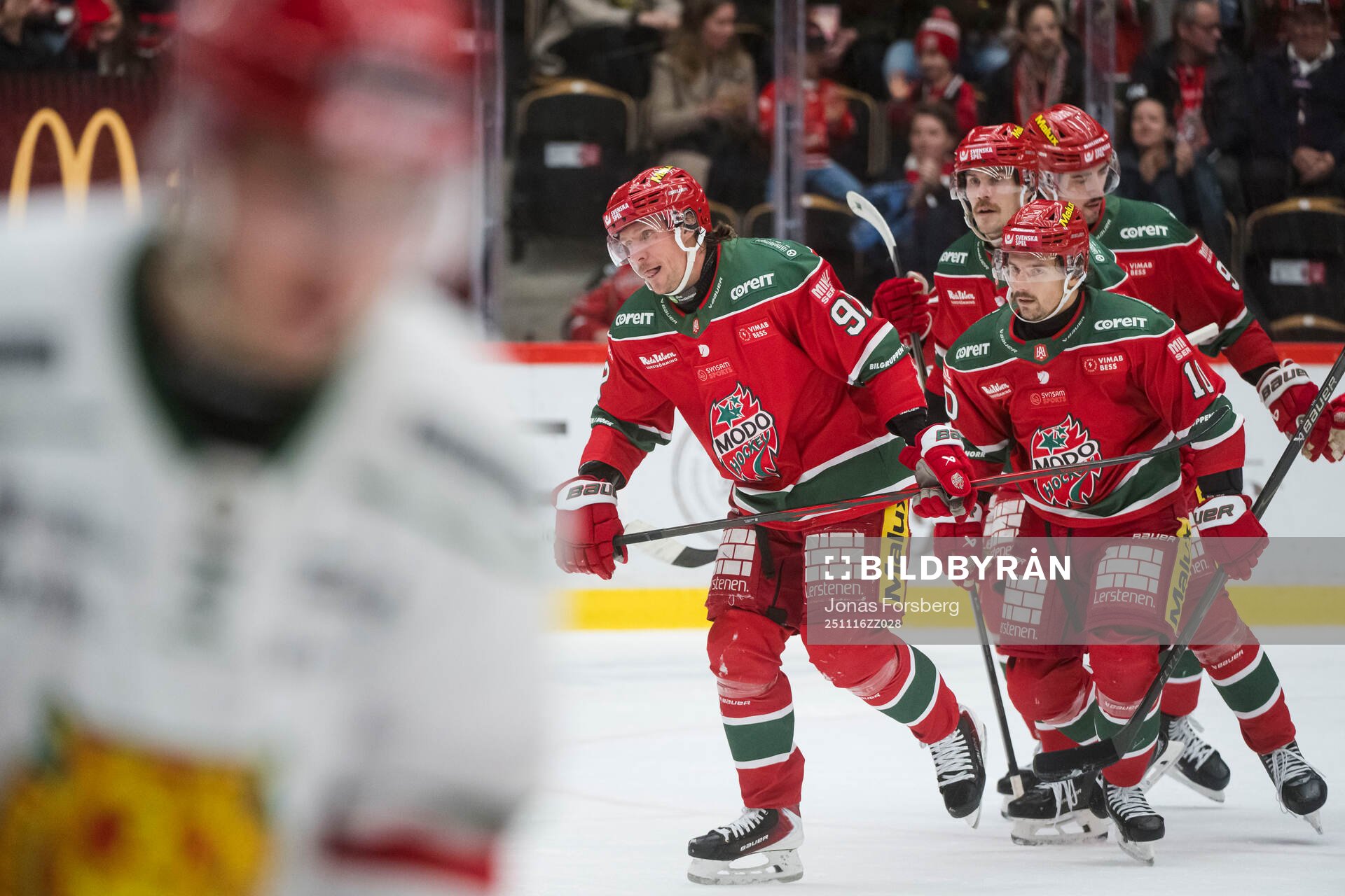 Modos Jesper Olofsson och Gerry Fitzgerald jublar