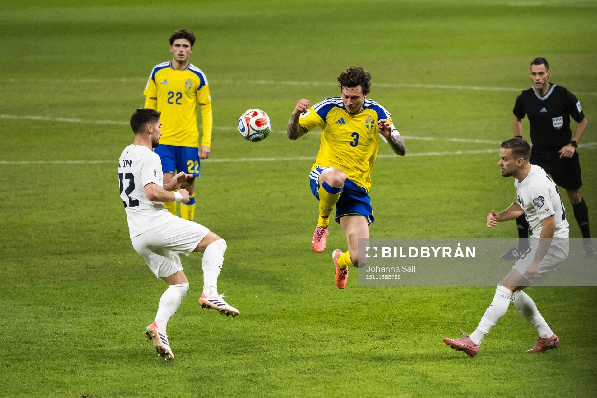 Adam Gnezda Cerin of Slovenia and Victor Nilsson Lindelöf