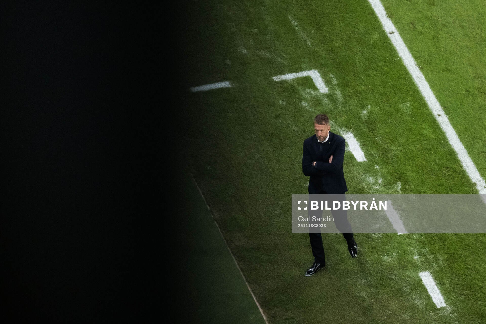 Head coach Graham Potter of Sweden looks dejected