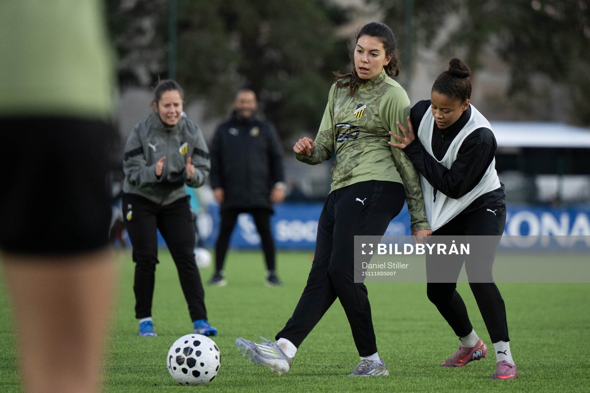 Häckens Helena Sampaio och Felicia Schröder