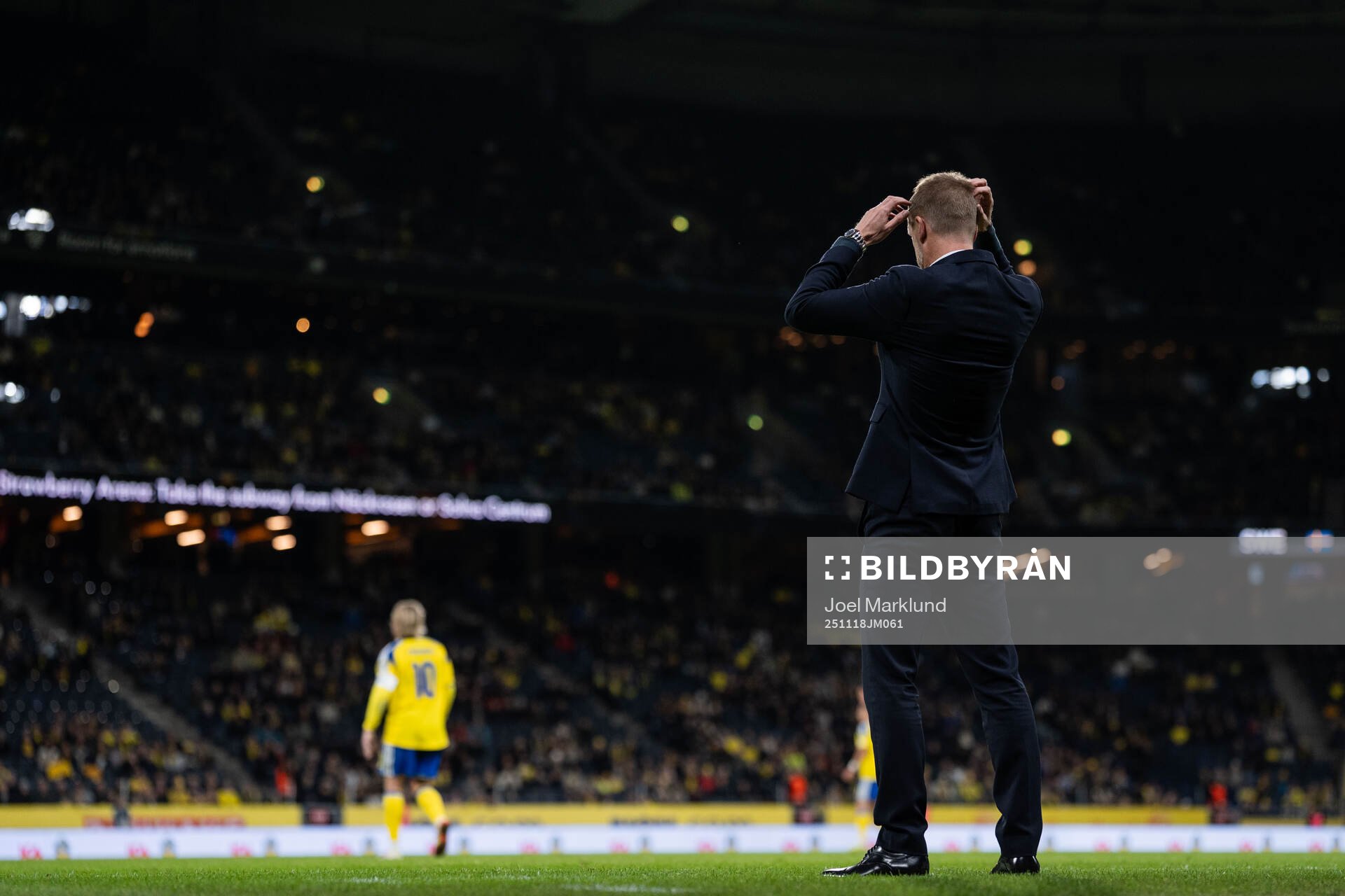 Head coach Graham Potter of Sweden looks dejected