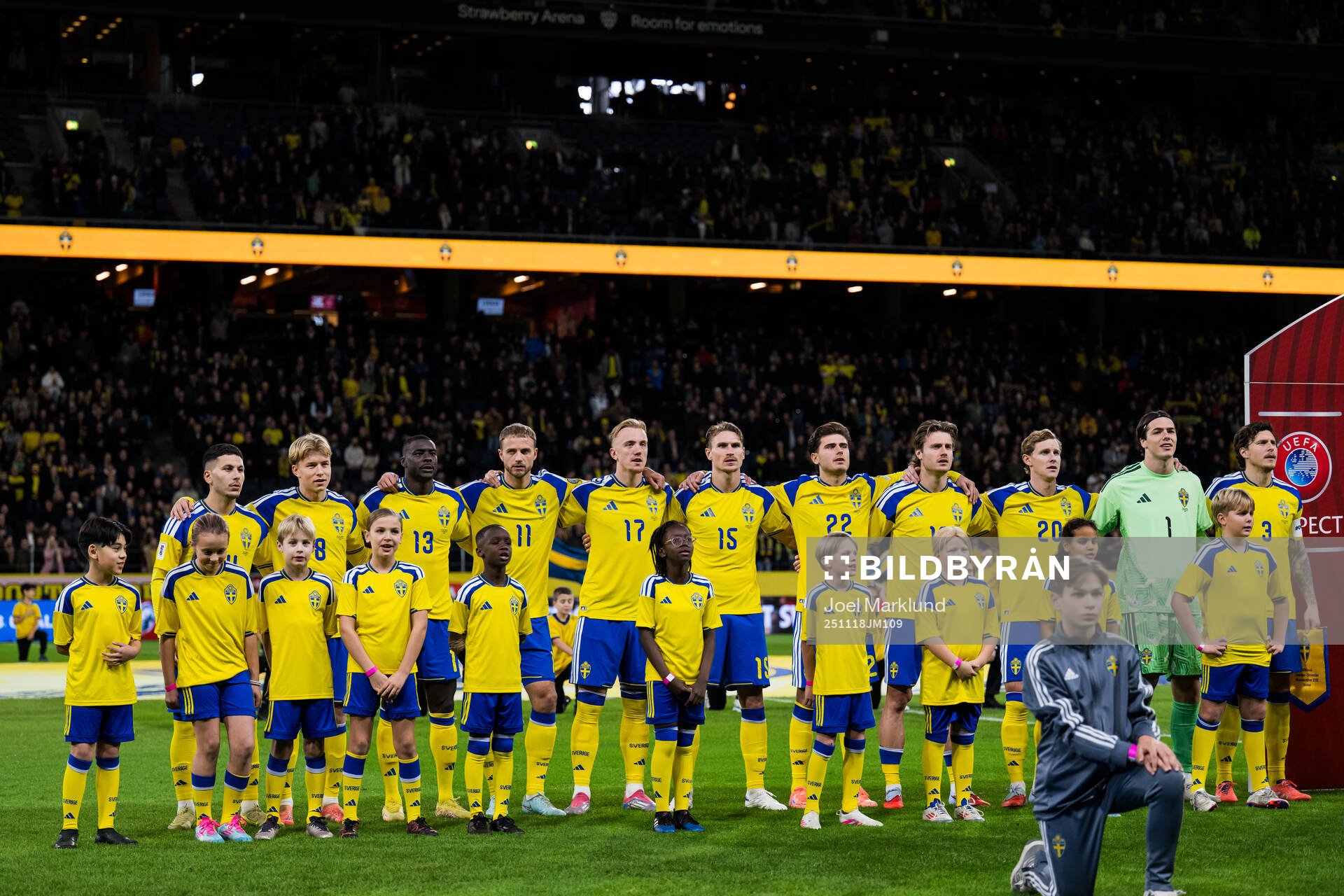 Players of Sweden in front of mascots
