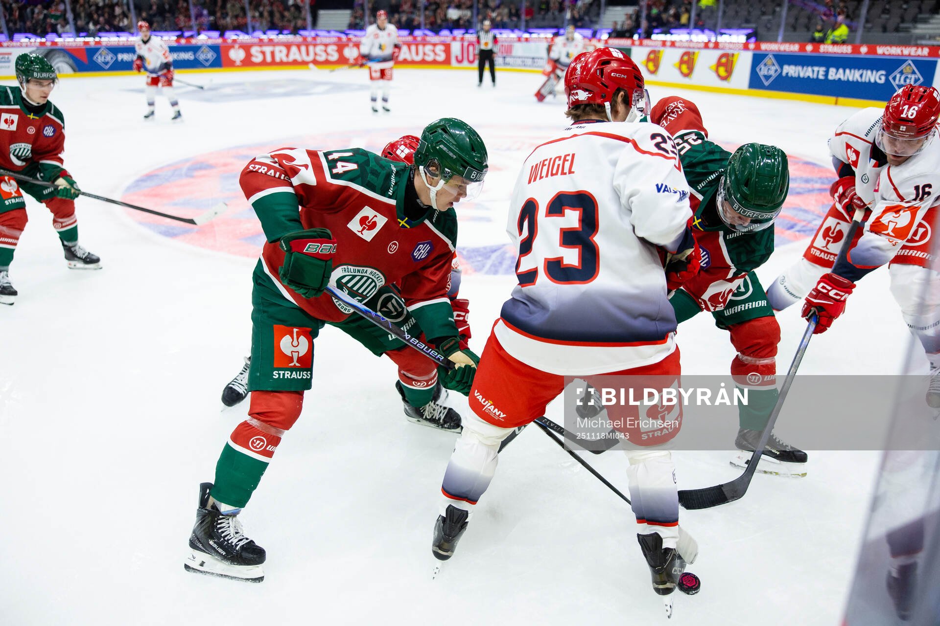Noah Dower Nilsson and Arttu Ruotsalainen of Frölunda