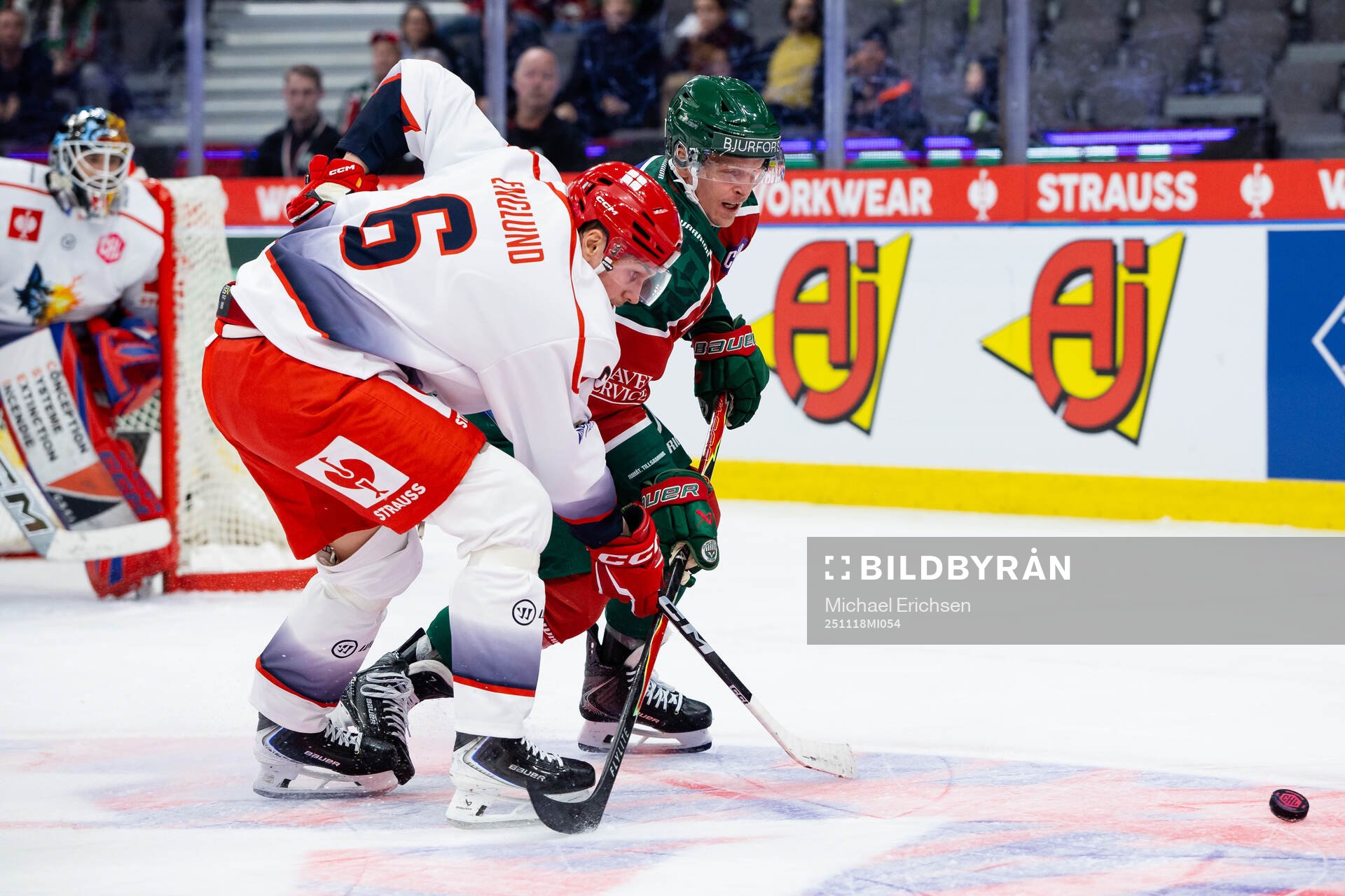 Max Friberg of Frölunda and Pontus Englund of Grenoble
