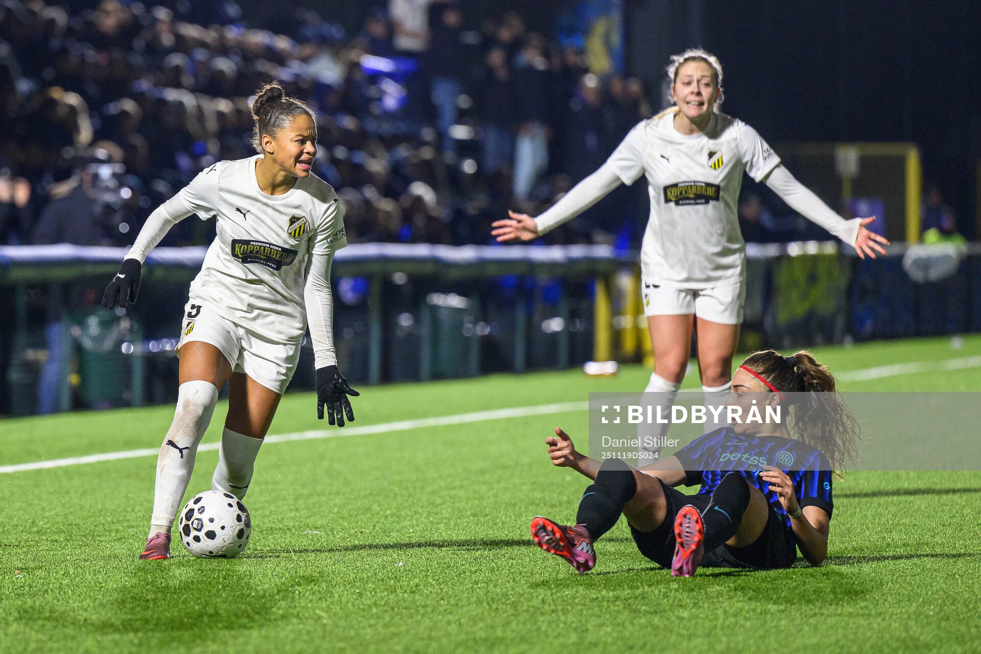 Felicia Schröder and Alice Bergström of Häcken and