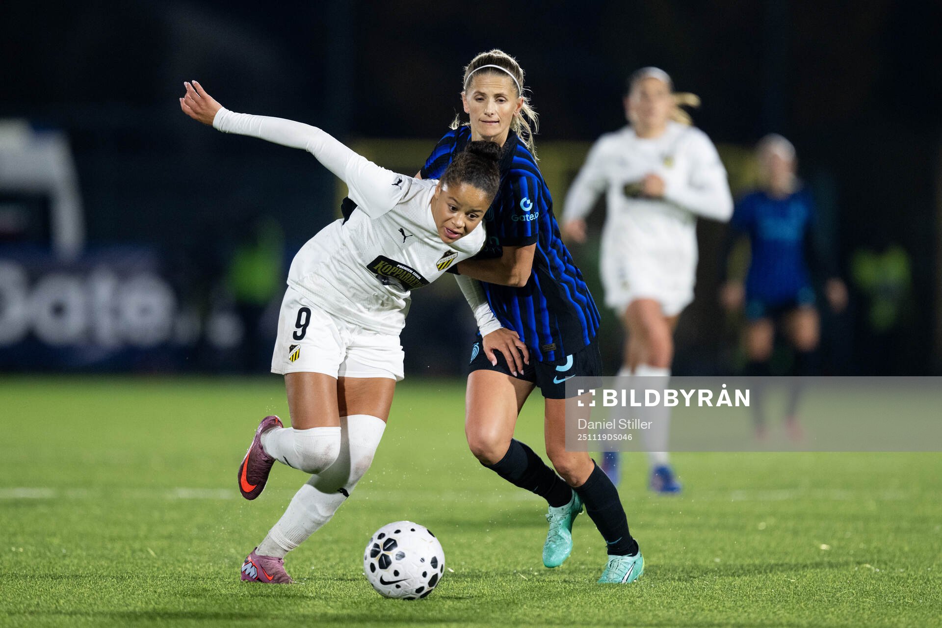 Felicia Schröder of Häcken and Karolina Vilhjalmsdottir