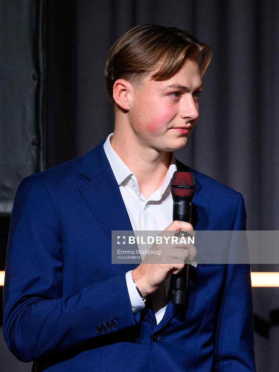 Halmstads Hjalmar Åberg tar emot priset för årets