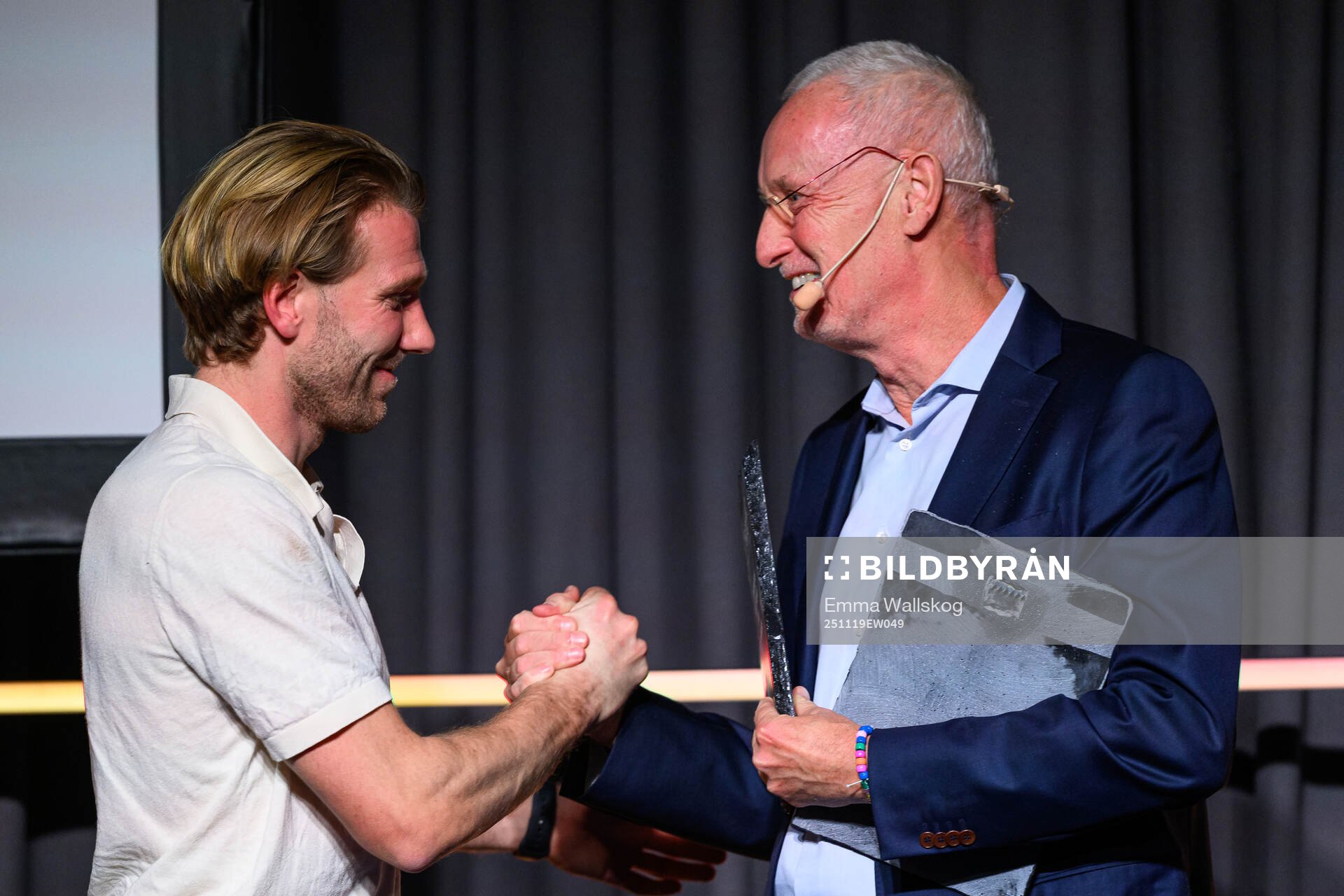 GAIS August Wängberg tar emot Domarnas pris Årets spelare