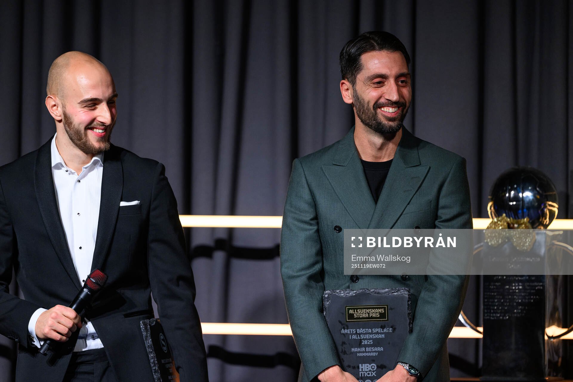 Örgrytes Amel Mujanic och Hammarbys Nahir Besara tar emot