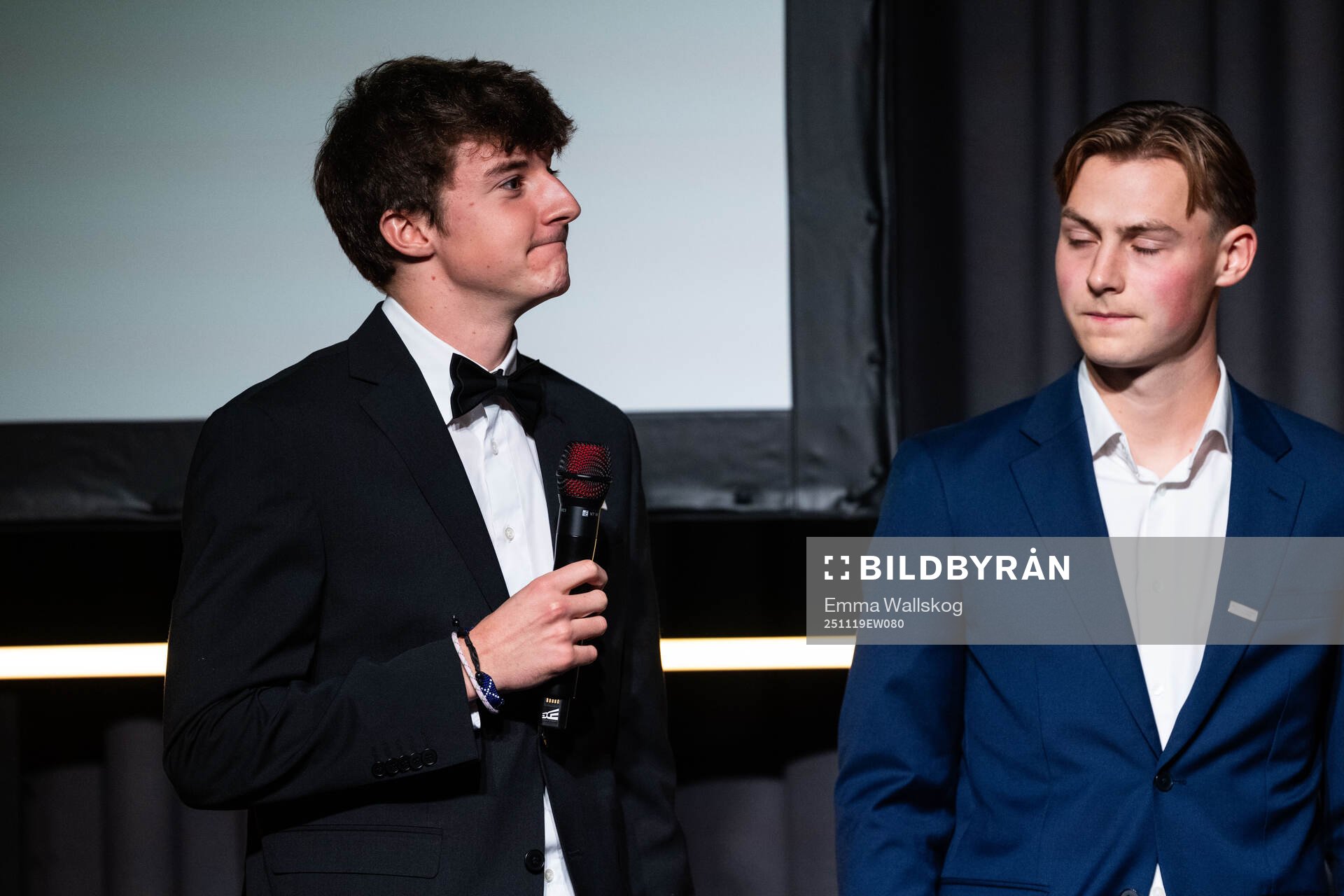 Sirius Finlay Neat tar emot priset för årets