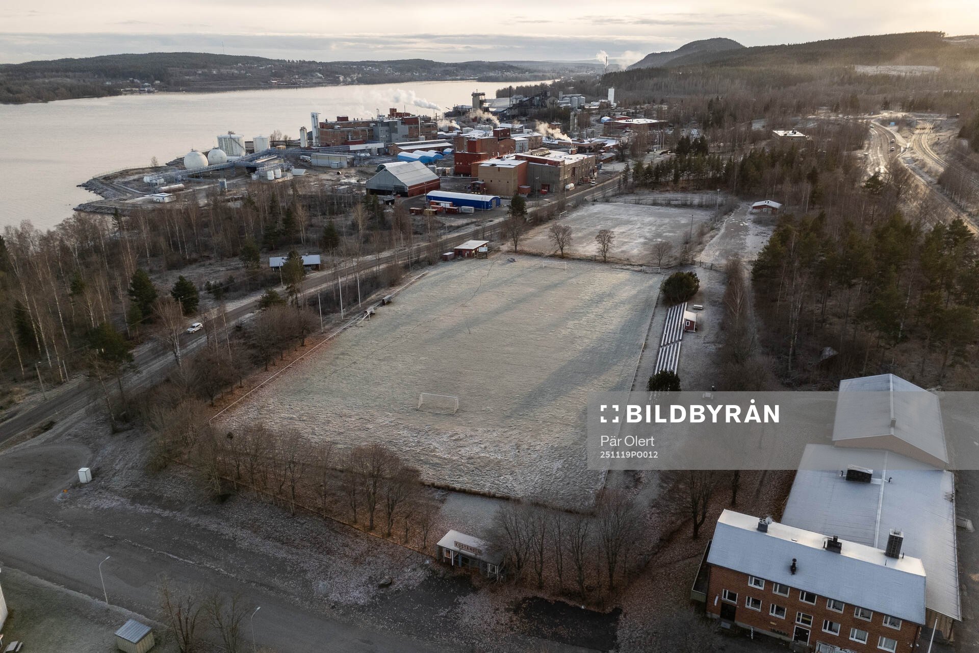 Drönarvy över Stockvik och fotbollsplanen känd som