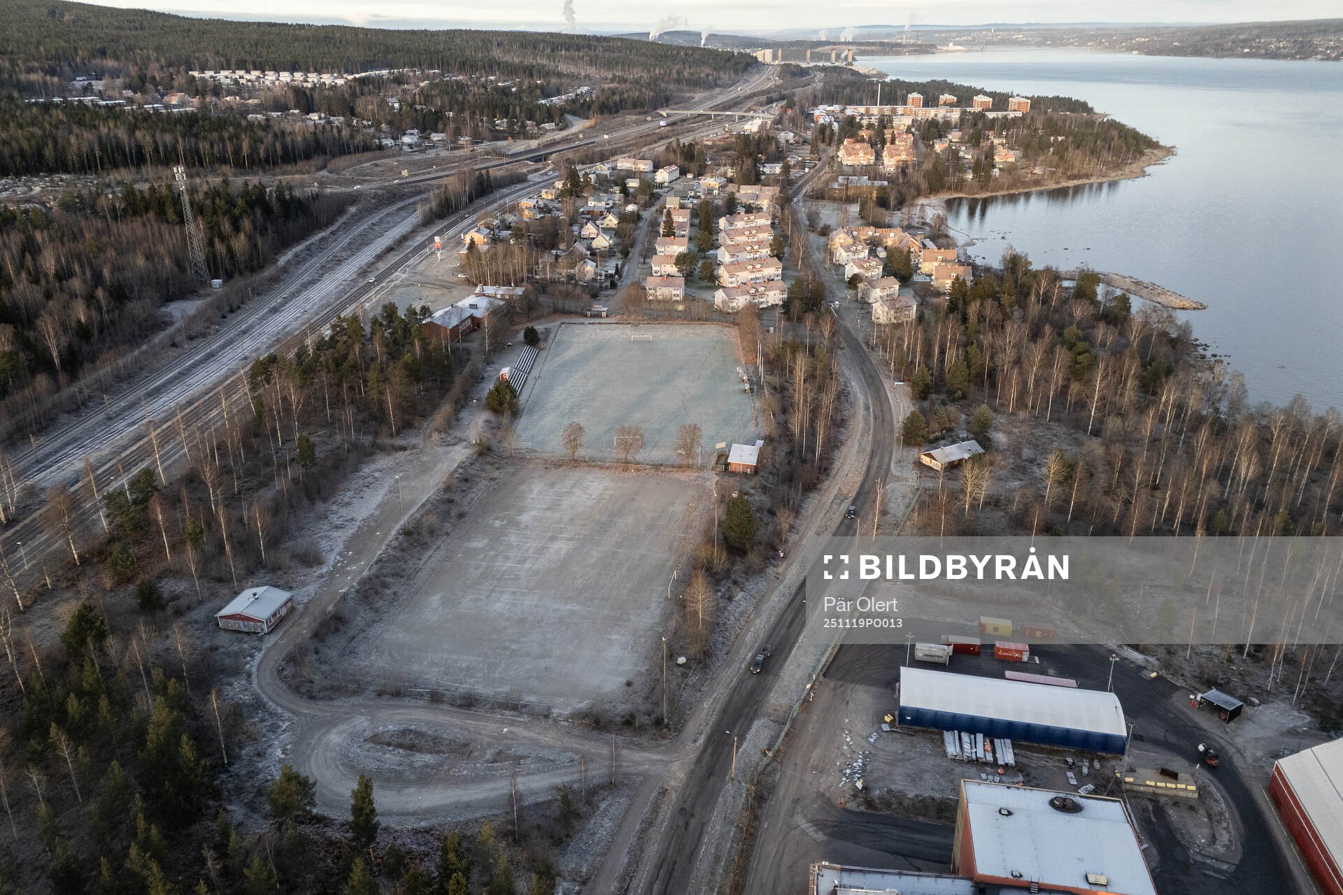Drönarvy över Stockvik och fotbollsplanen känd som