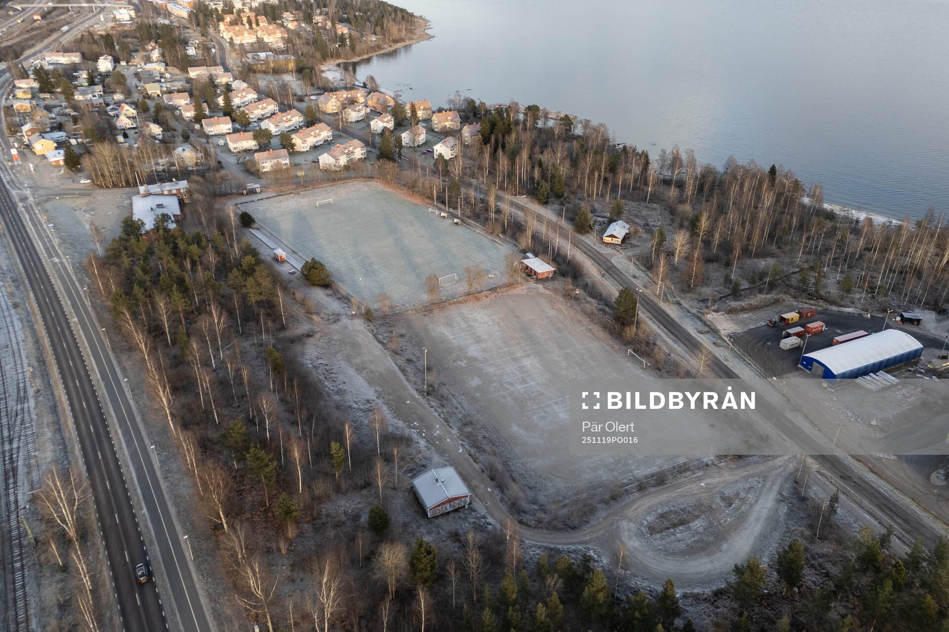 Drönarvy över Stockvik och fotbollsplanen känd som