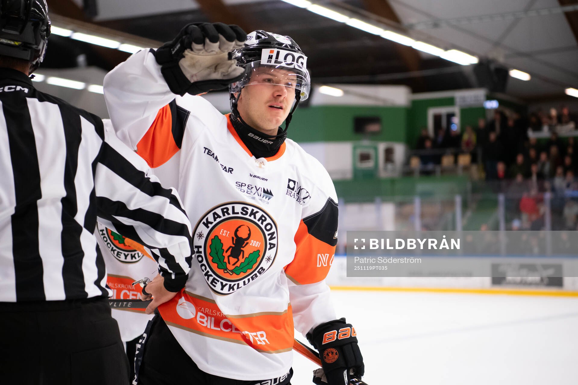Karlskrona HKs Lukas Sjöblom jublar sitt 0-3 mål