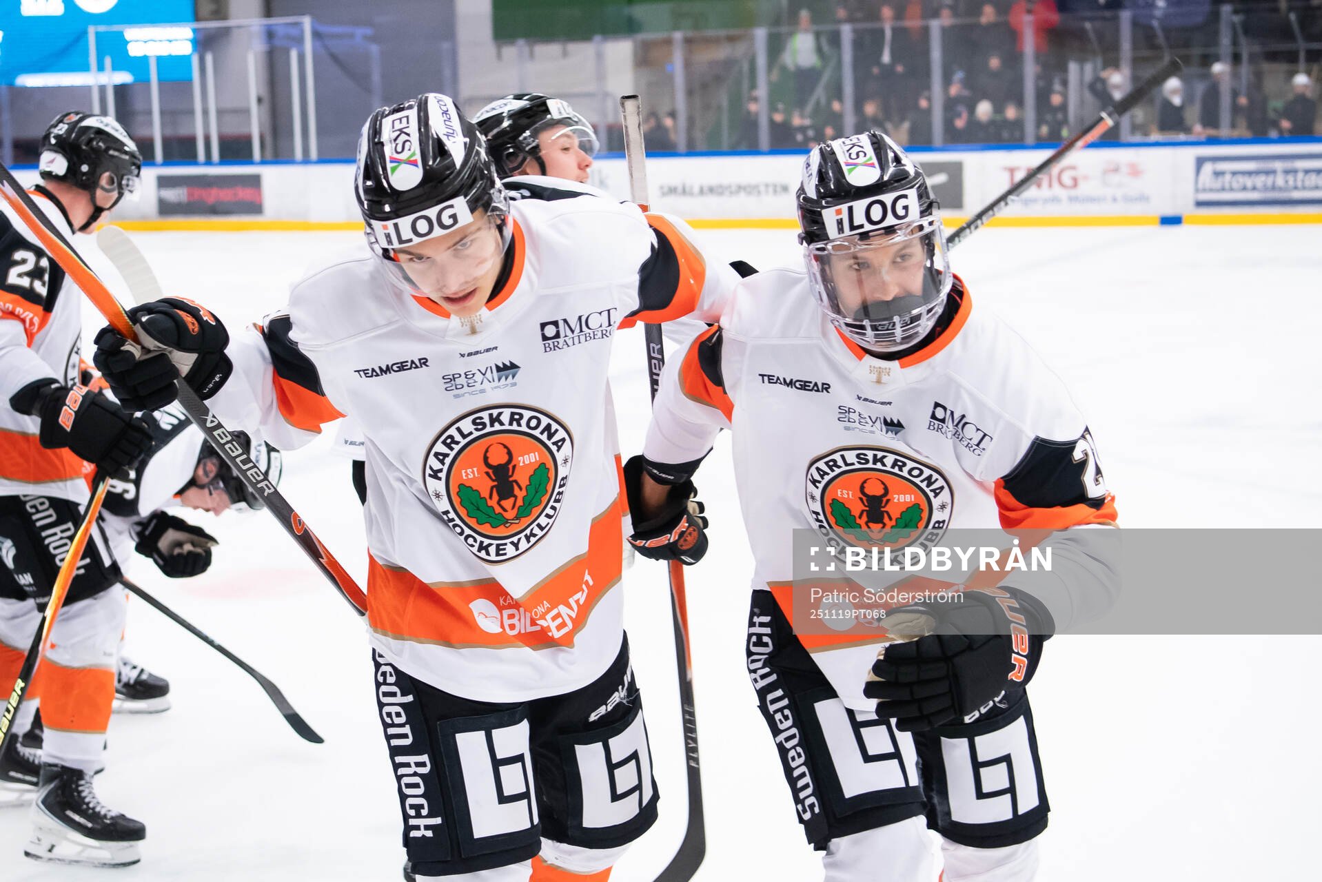 Karlskrona HKs Joel Ratkovic-Berndtsson, till höger,