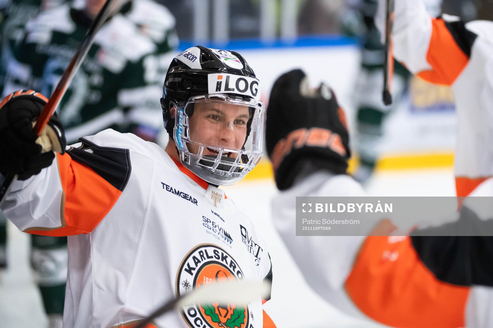 Karlskrona HKs Joel Ratkovic-Berndtsson jublar sitt 1-4 mål