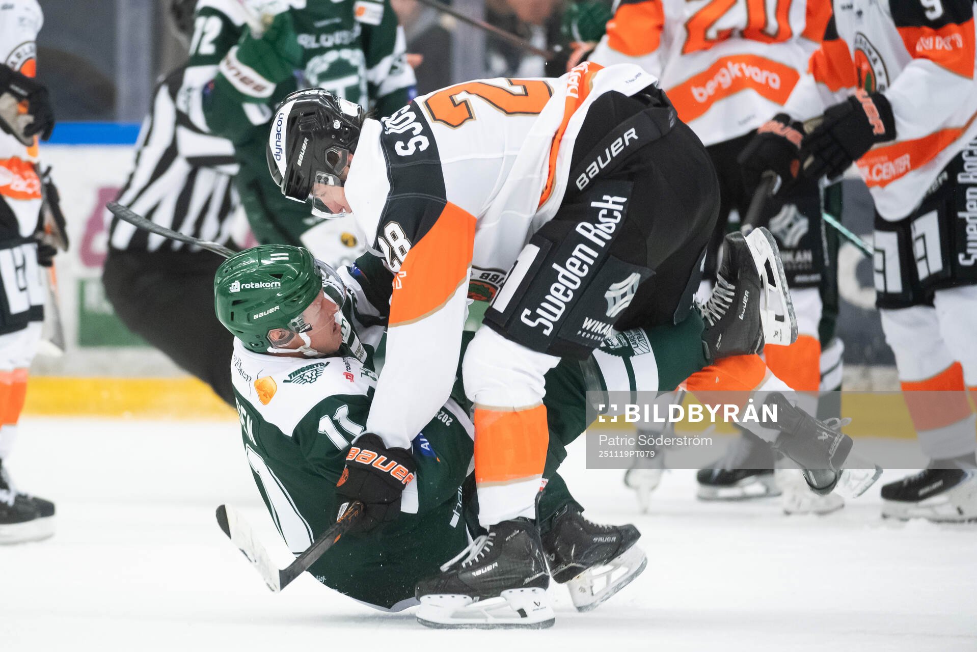 Tingsryds AIFs Isac Nielsen och Karlskrona HKs Elias
