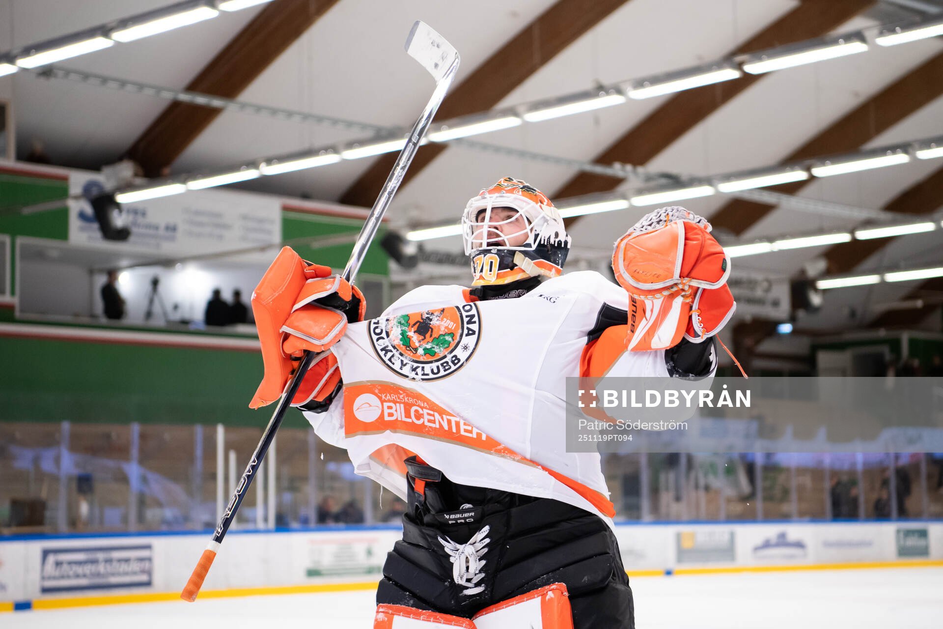 Karlskrona HKs målvakt Hampus Hedman jublar