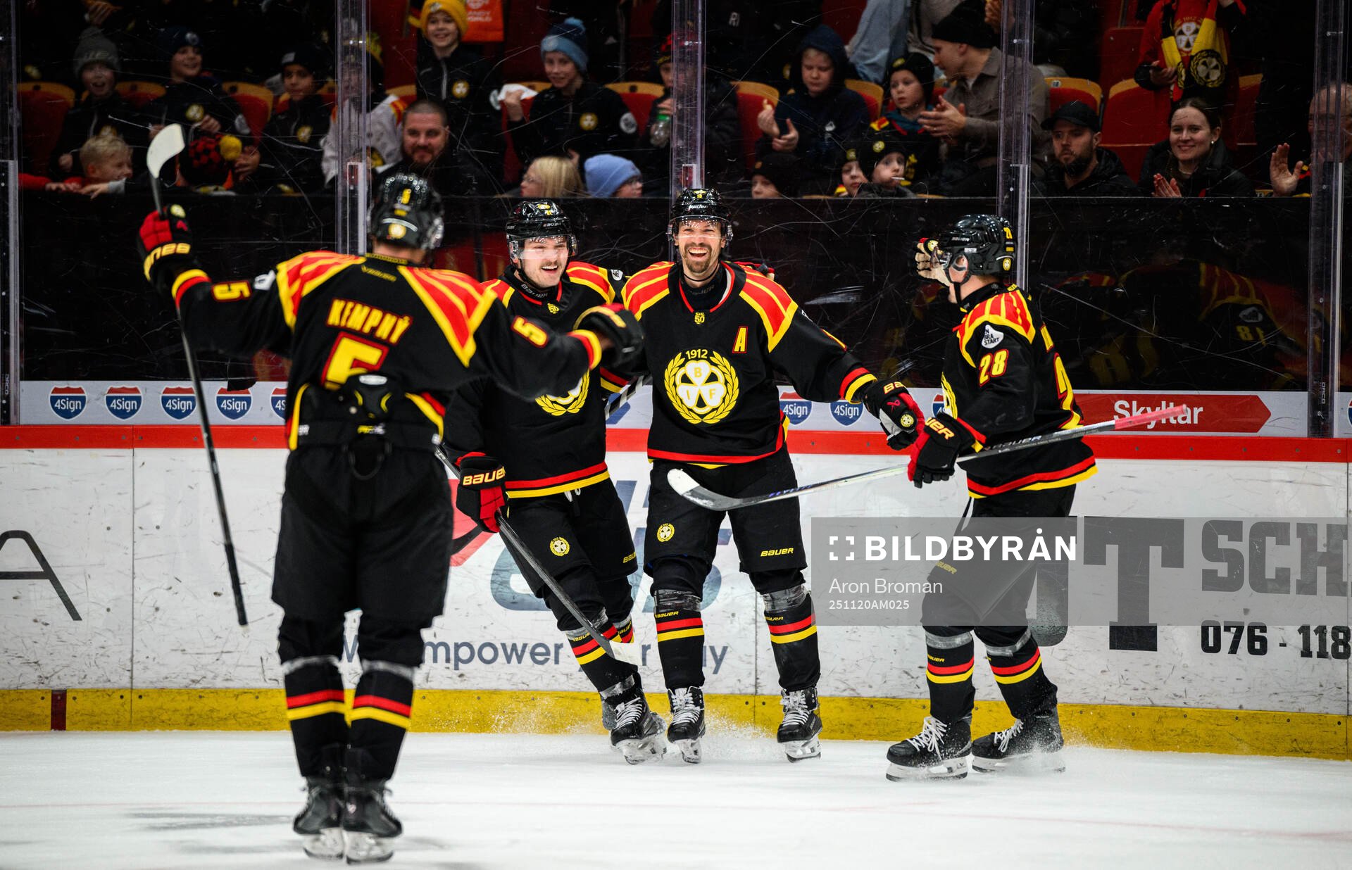 Brynäs Anton Rödin jublar