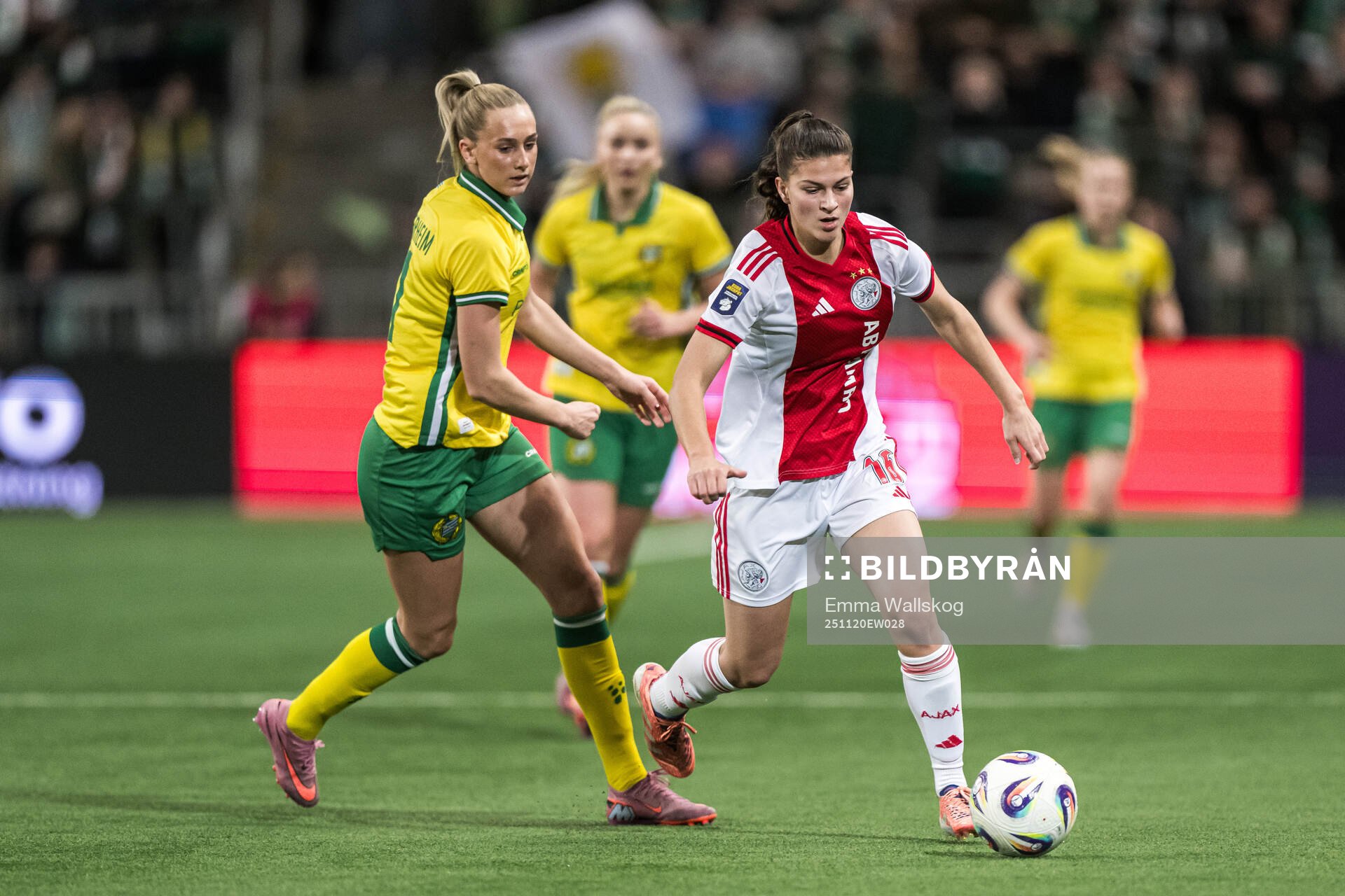 Ellen Wangerheim of Hammarby and Danique Noordman of Ajax