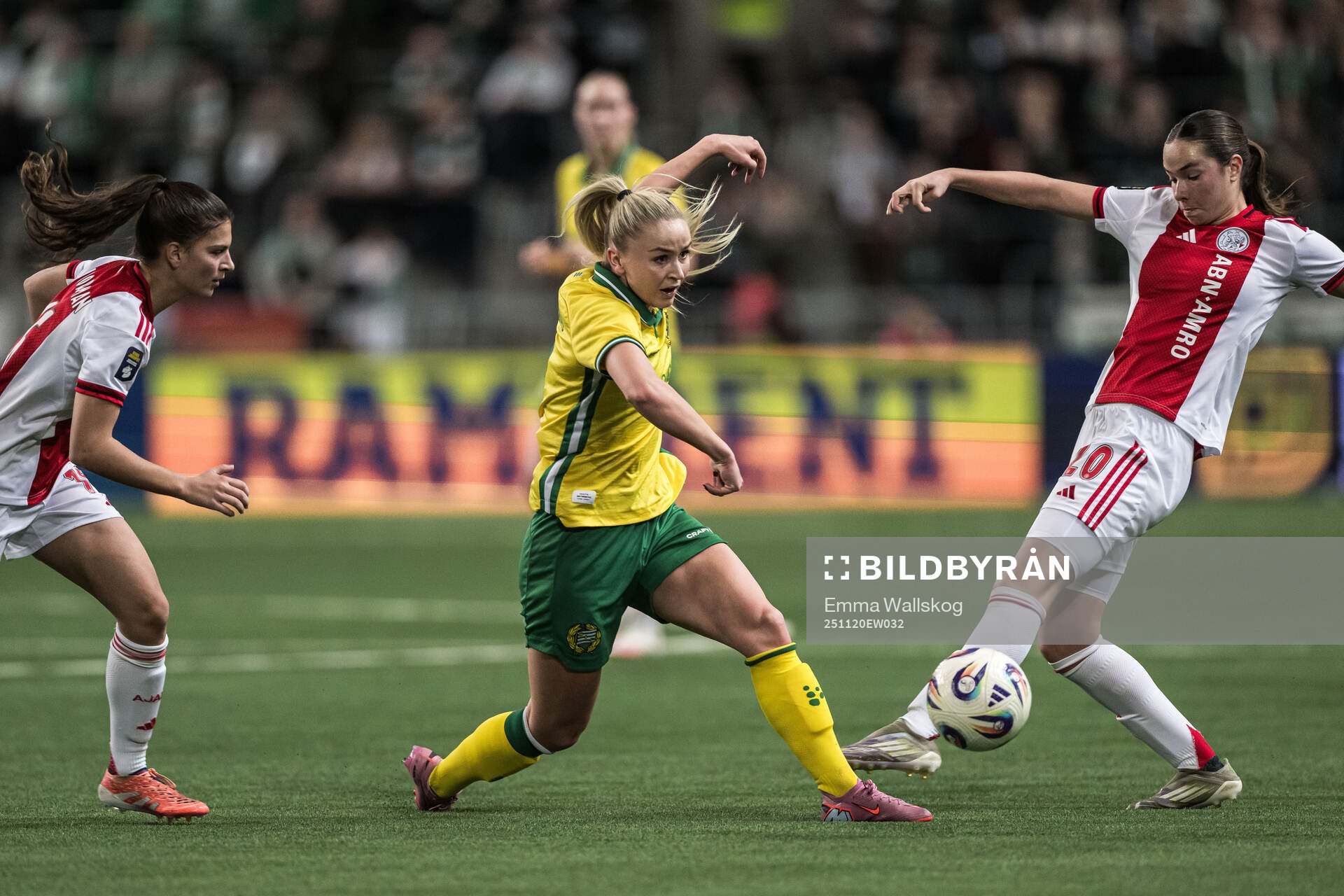 Danique Noordman and Isa Colin of Ajax and Anna Jøsendal
