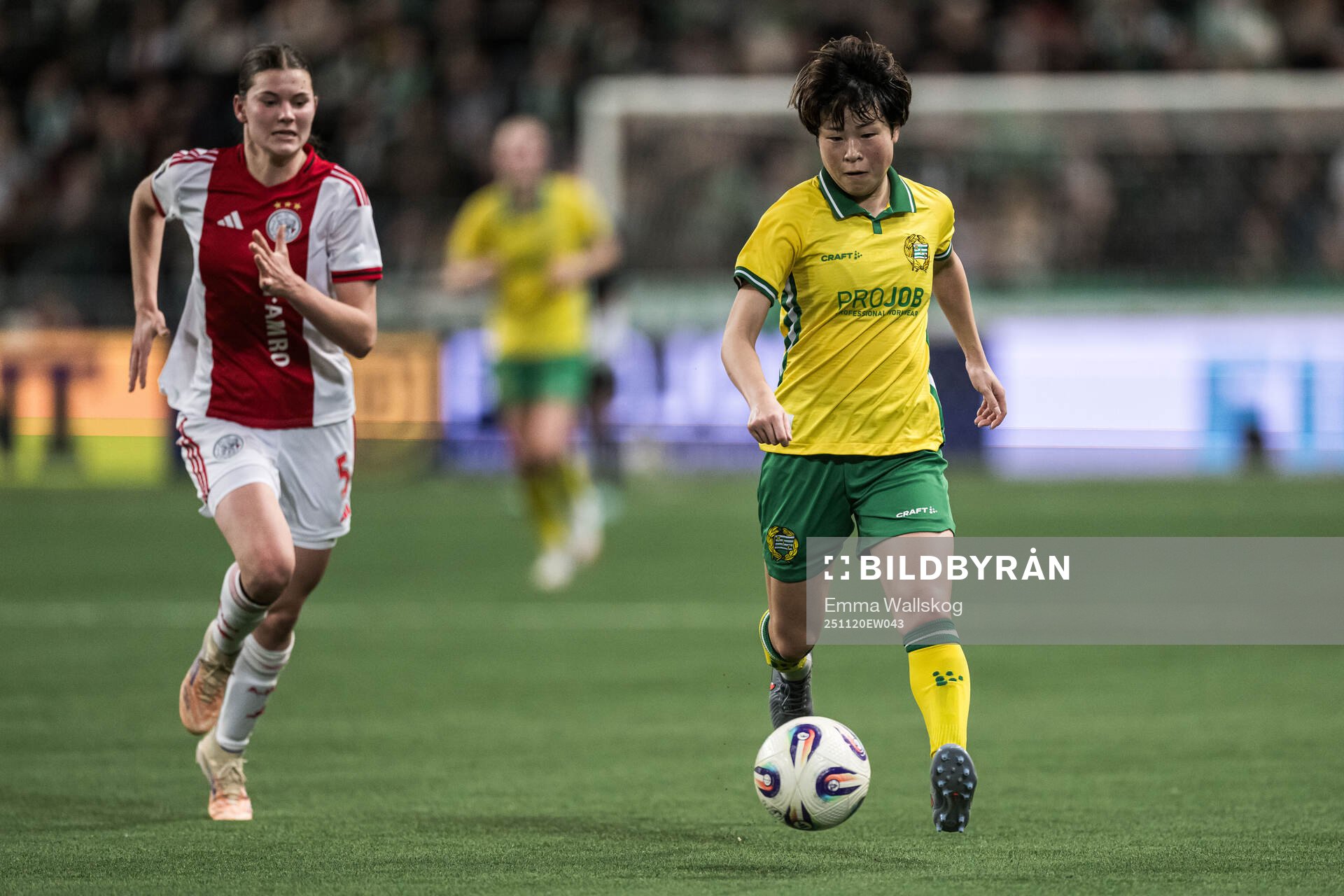 Renee van Asten of Ajax and Asato Miyagawa of Hammarby