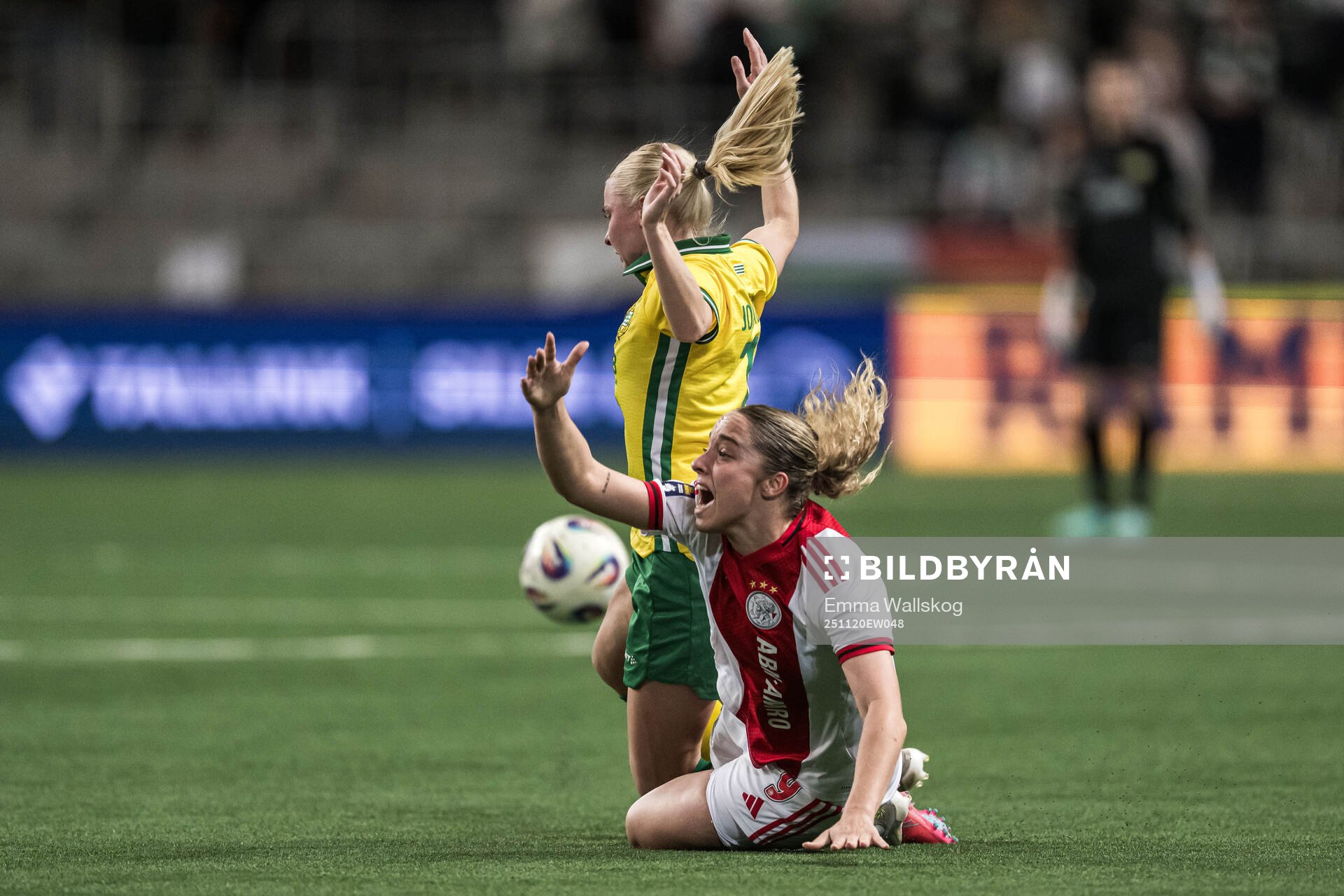 Emilie Joramo of Hammarby and Danique Tolhoek of Ajax