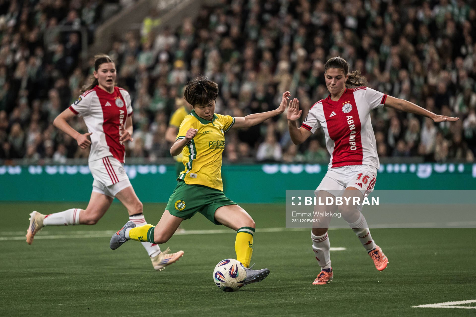 Asato Miyagawa of Hammarby and Danique Noordman of Ajax