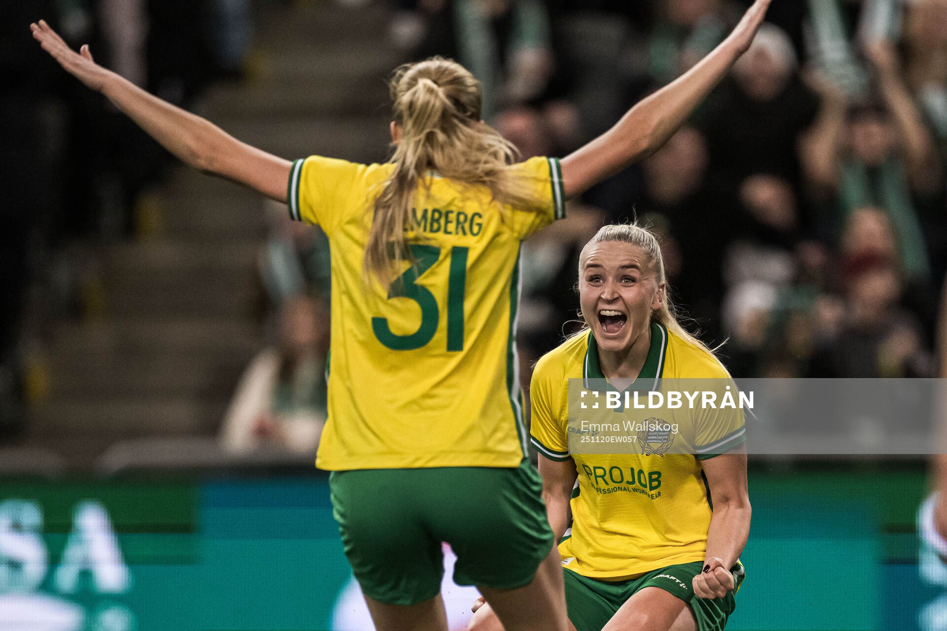 Smilla Holmberg and Anna Jøsendal of Hammarby celebrates
