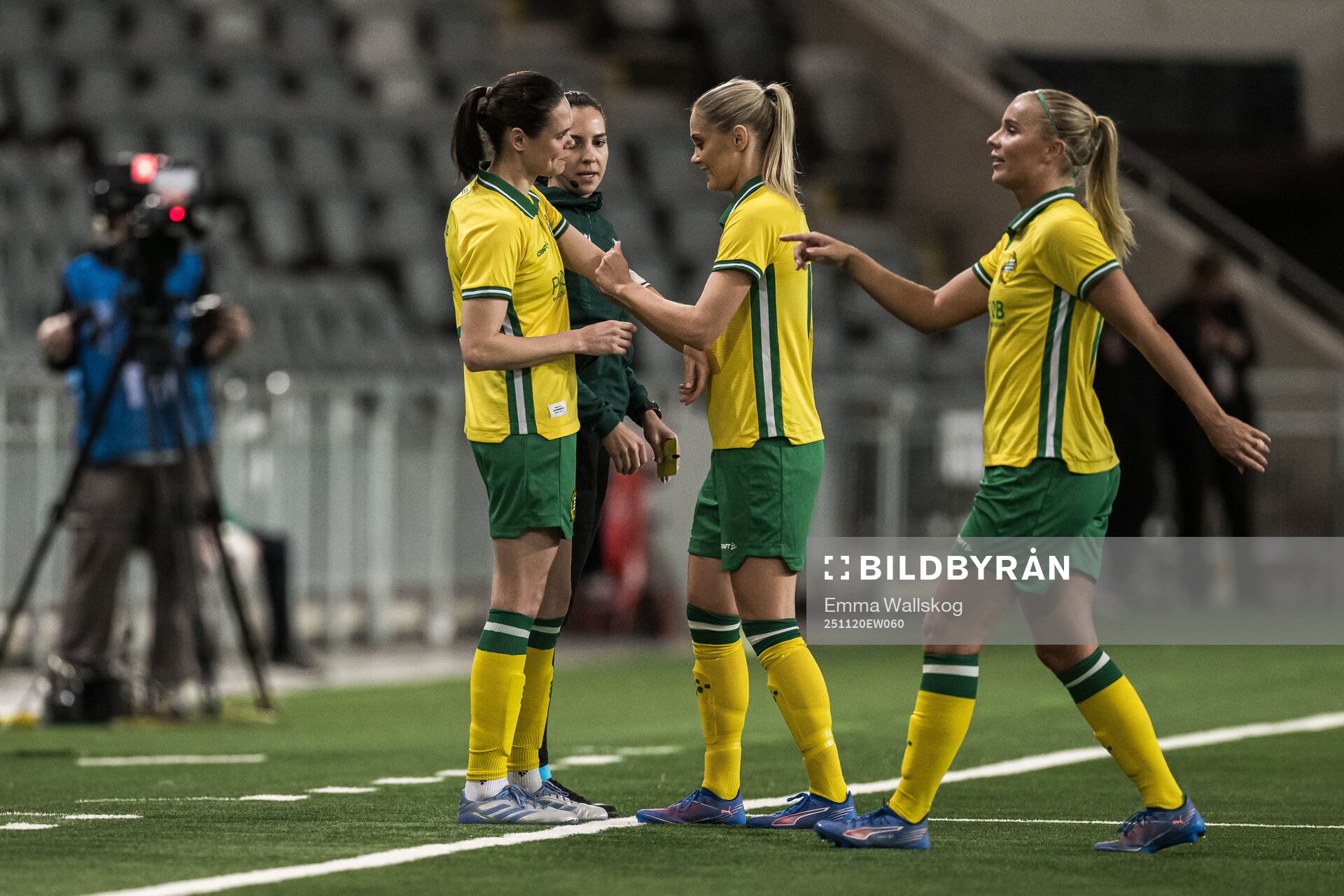 Simone Boye Sørensen and Alice Carlsson of Hammarby