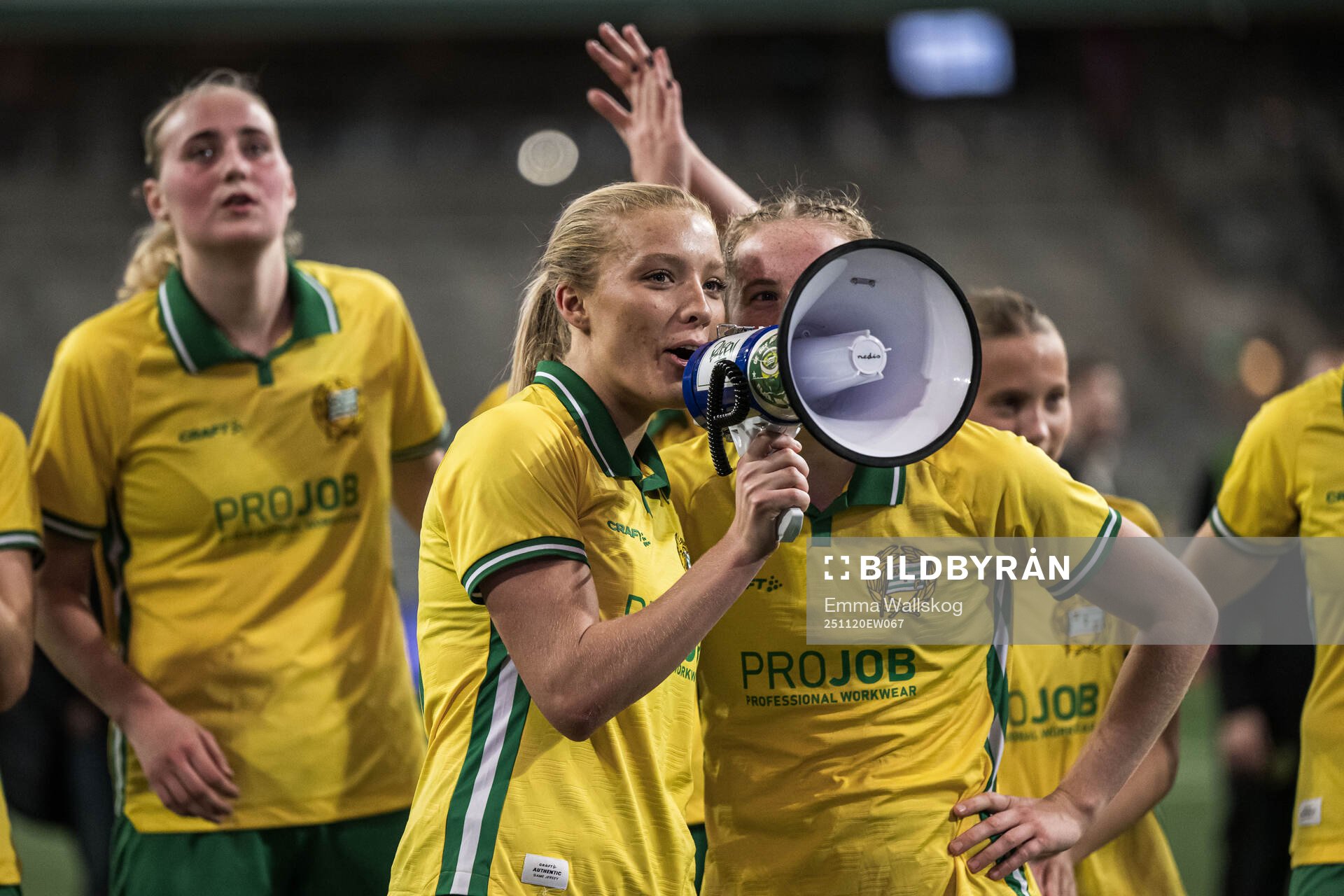 Smilla Holmberg and Julie Blakstad of Hammarby celebrates