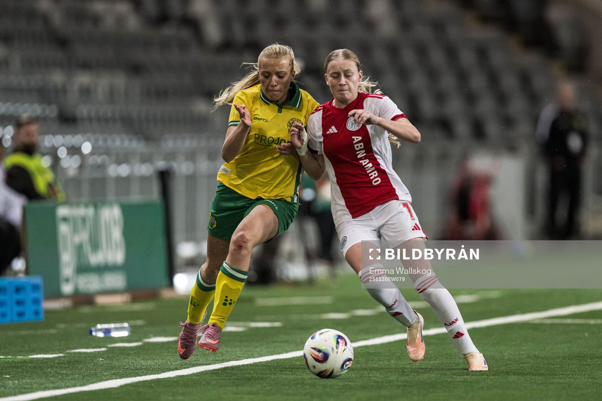 Smilla Holmberg of Hammarby and Ranneke Derks of Ajax